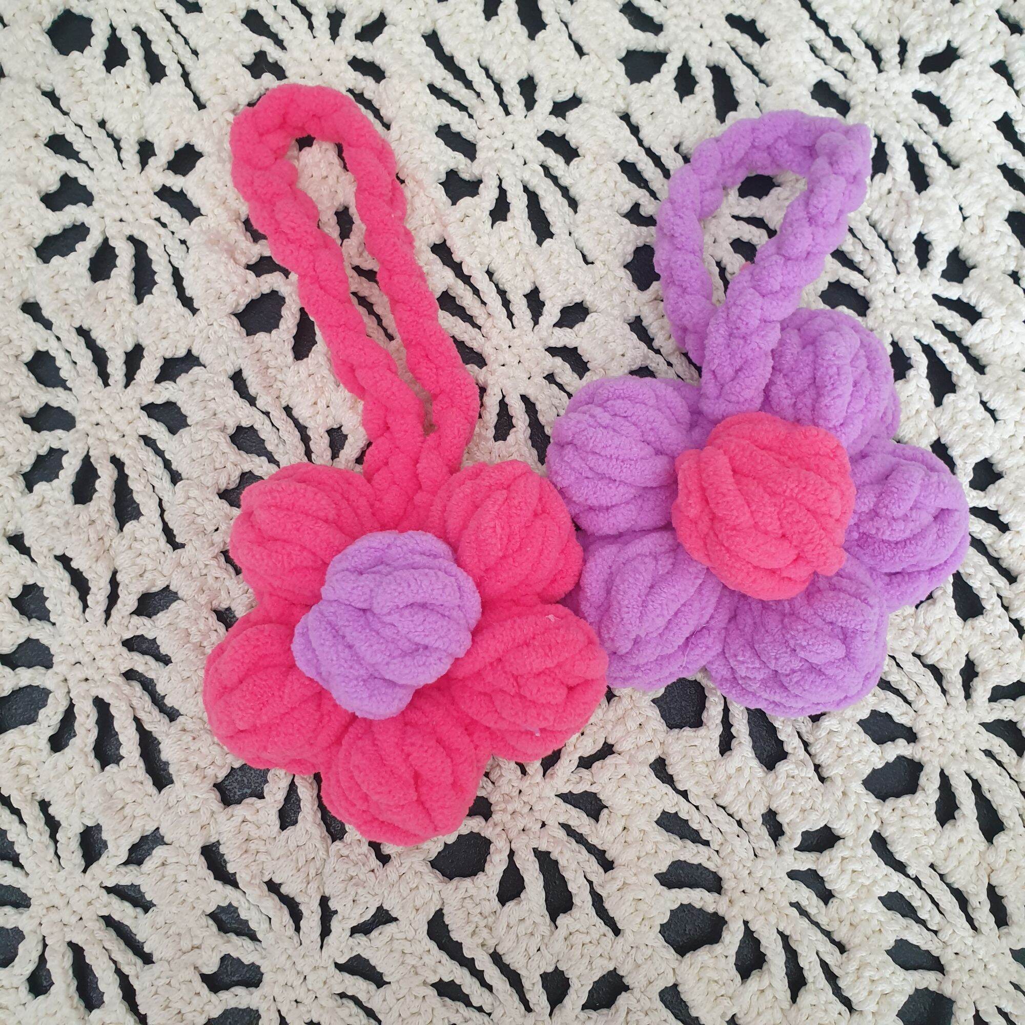 Móc khóa hoa len handmade