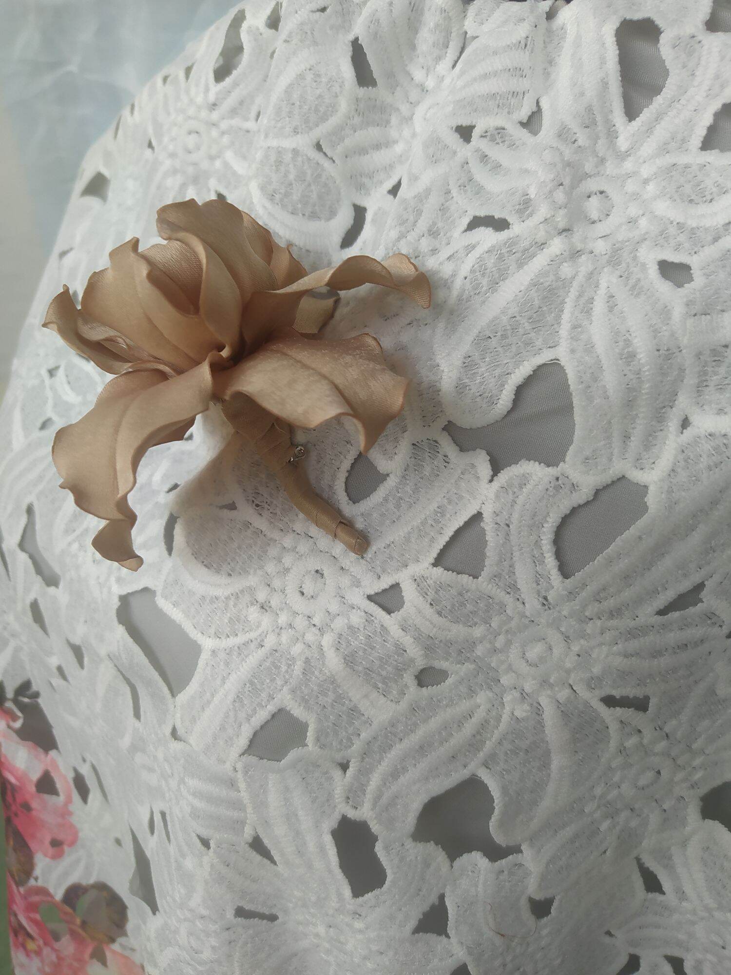 Hoa diên vĩ cài áo handmade Canto màu nu