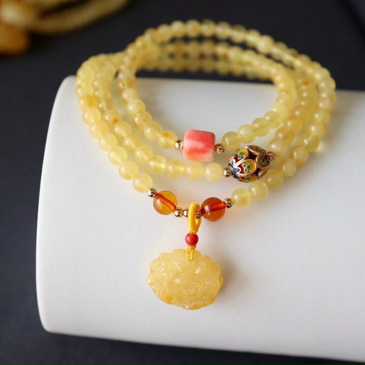 Chuỗi vòng tay hổ phách mật lạp tự nhiên mix charm cực xịn