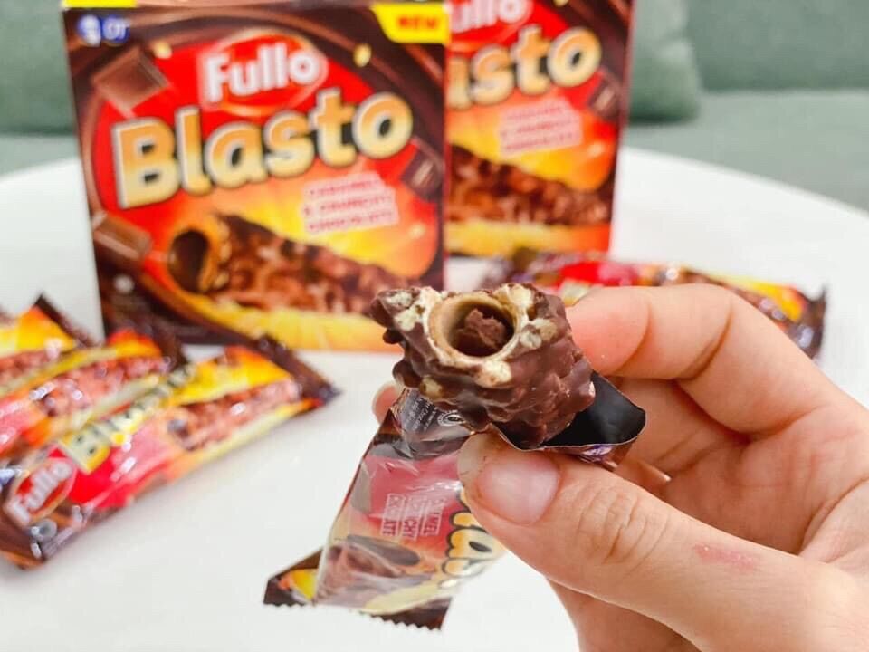 Bánh phủ socola Blasto Fullo 15x18gr