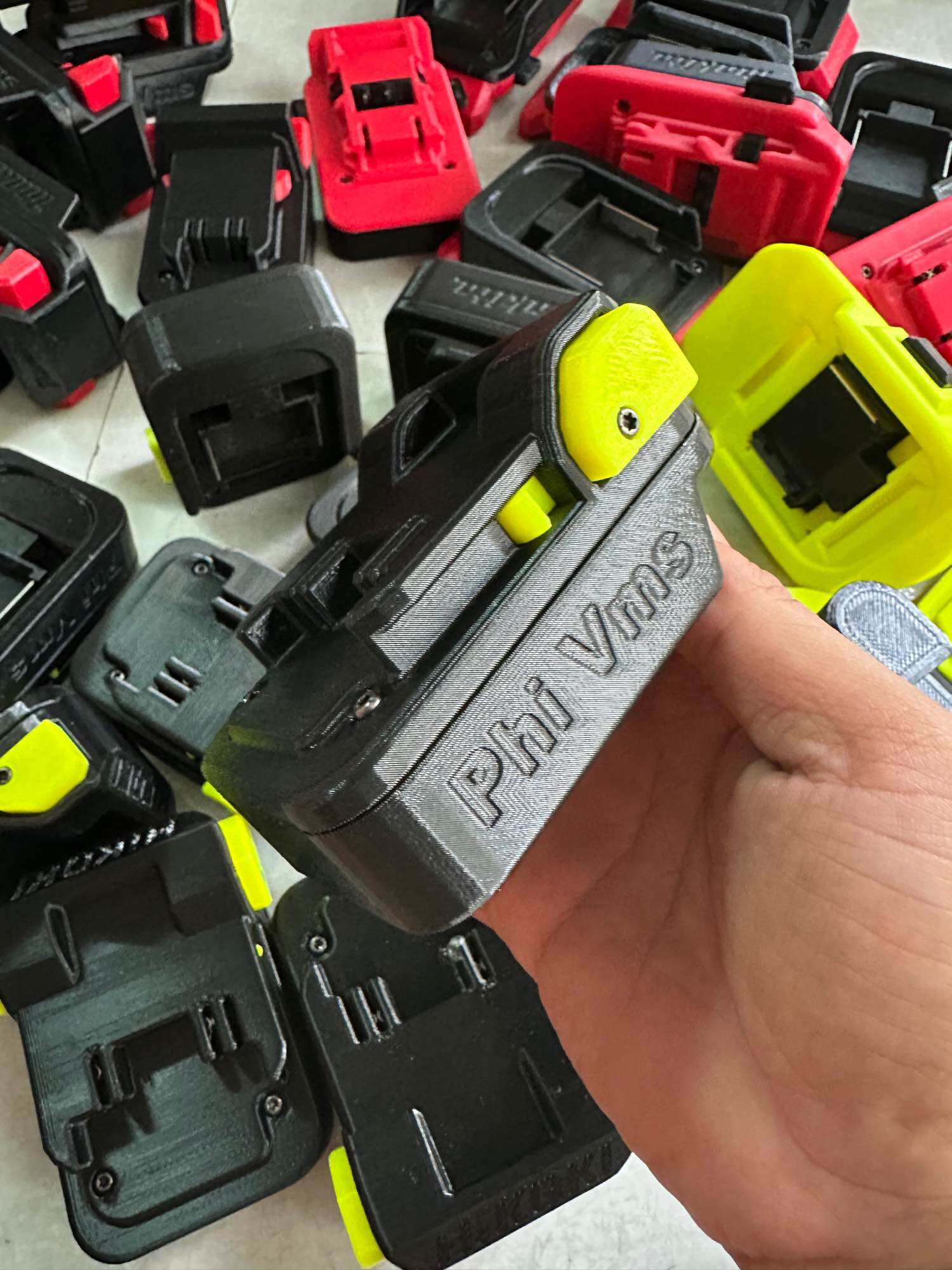 Đế chuyển chân Pin HITACHI HIKOKI 18v ra chân makita m21 phổ thông. Chuyên dụng cho các dòng máy chí