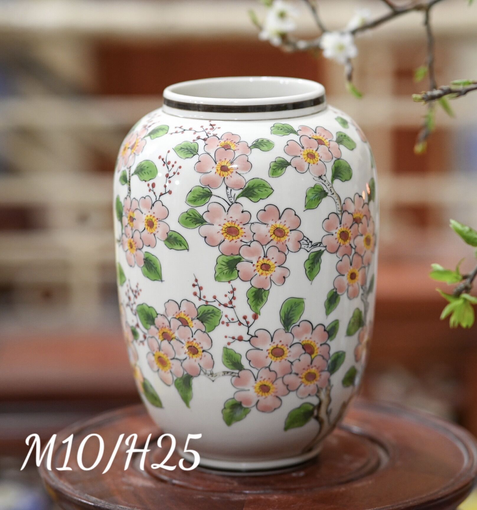 Bình cắm hoa men lam, vẽ thủ công. Gốm sứ Bát Tràng