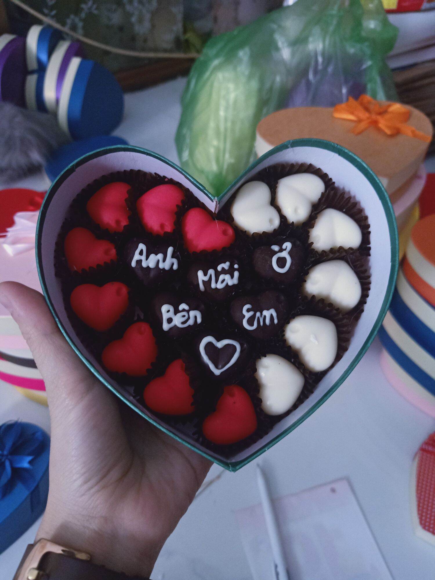 18 viên socola Valentine theo yêu cầu ( kèm thiệp nếu yêu cầu)