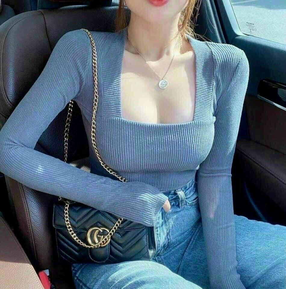 Áo cổ vuông tay dài