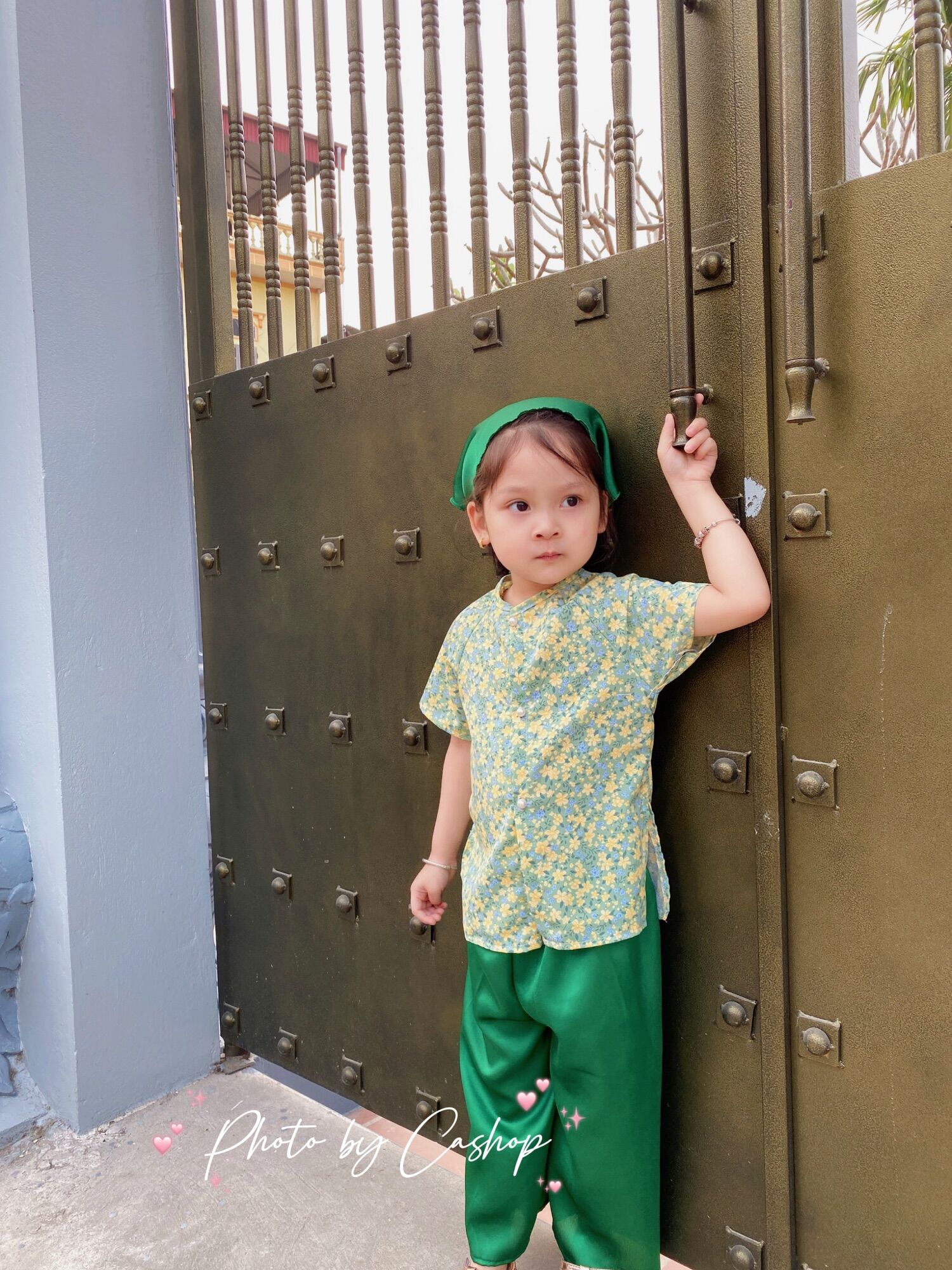 Set bà ba hoa lụa kèm khăn cho bé gái