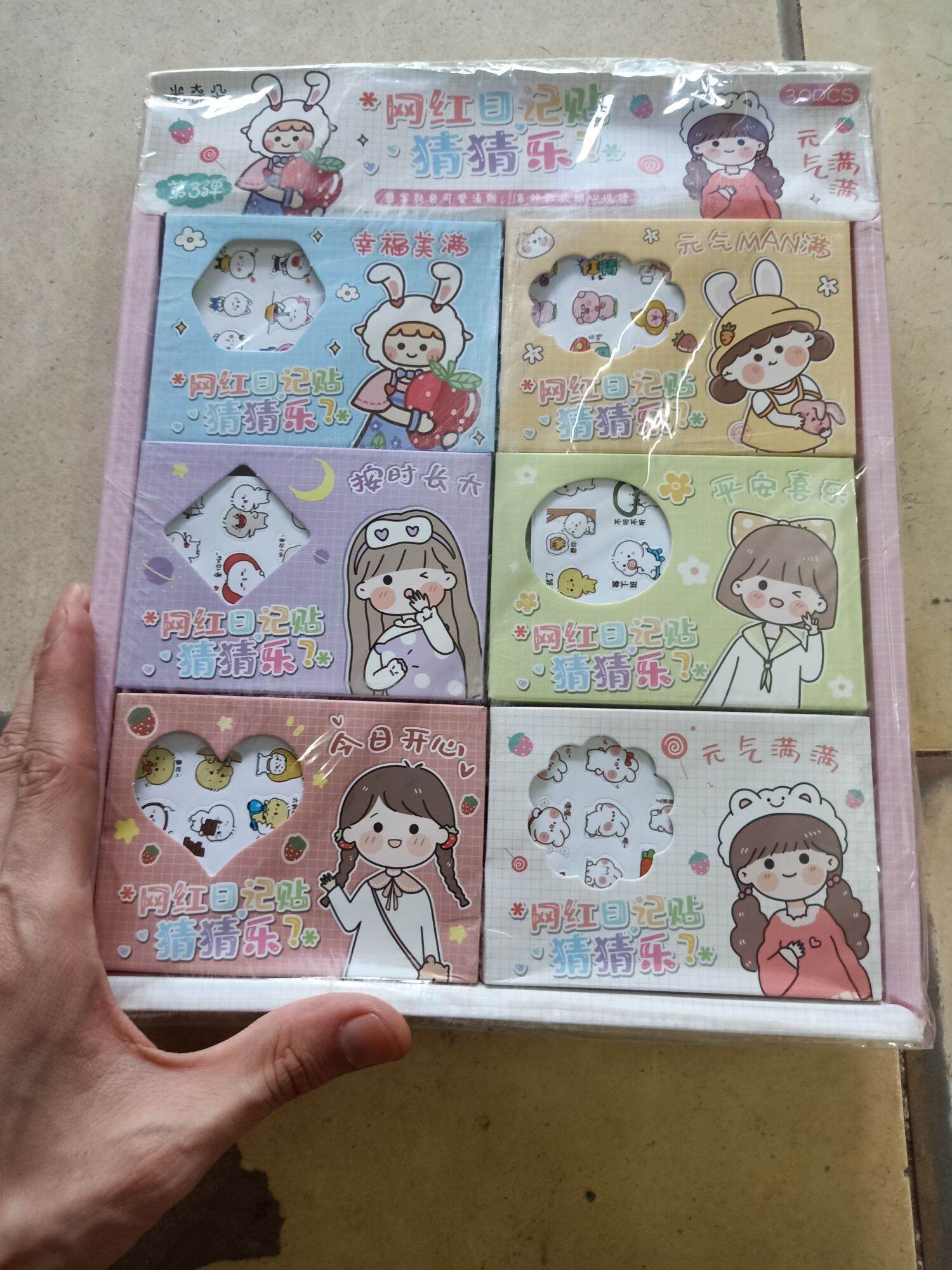 Dán sticker 30 hộp bé