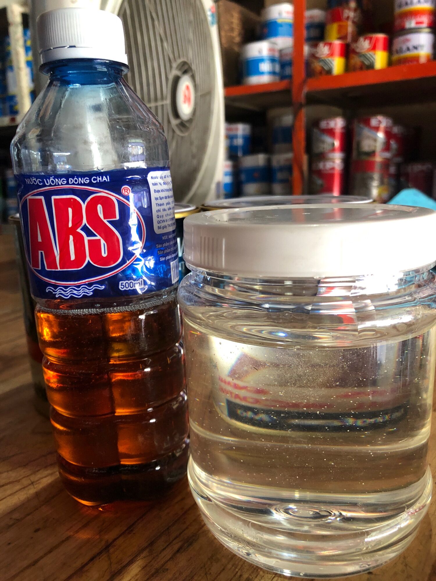 Keo A-B (7/3) bộ 1KG. Là dòng keo dán 2 thành phần gốc Epoxy rất được ưa chuộng và được ứng dụng rộng rải trong ngành chế biến gỗ, xây dựng, trong rang trí nội ngoại thất, sữa tàu thuyền, vv