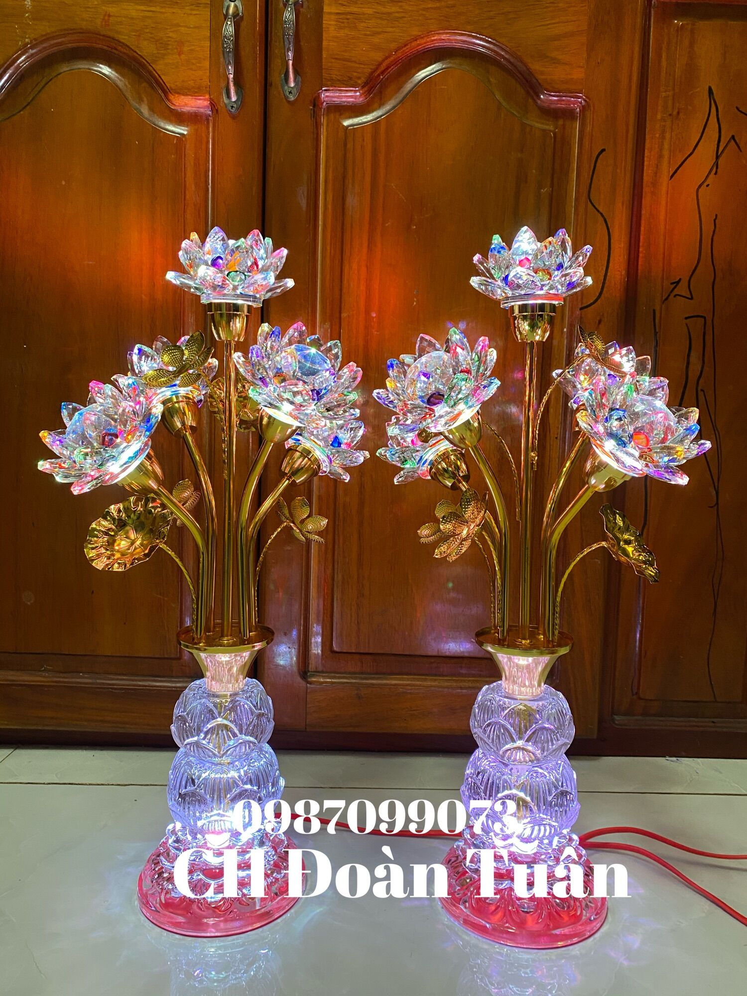 MỘT CẶP ĐÈN THỜ BÌNH 5 BÔNG PHA LÊ ( GIÁ 2 CÂY ĐÈN)