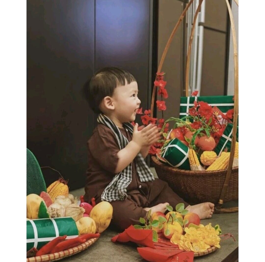 (8-30kg) Bộ bà ba nâu kate kèm khăn rằn cho bé