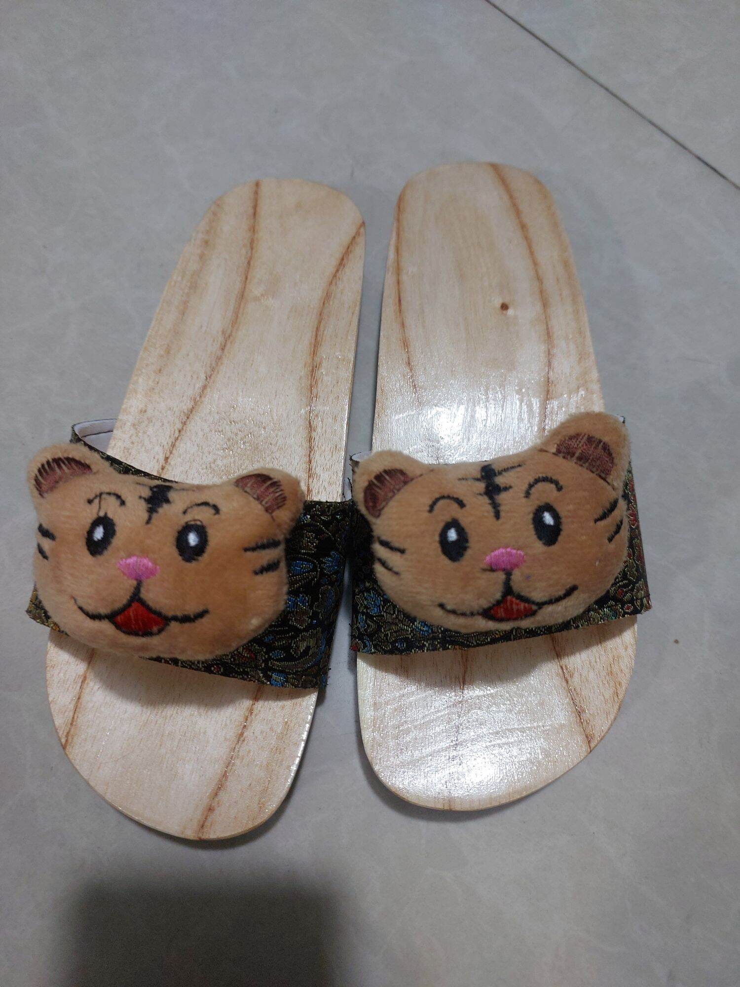 guốc gỗ gắn thú cho mẹ và bé