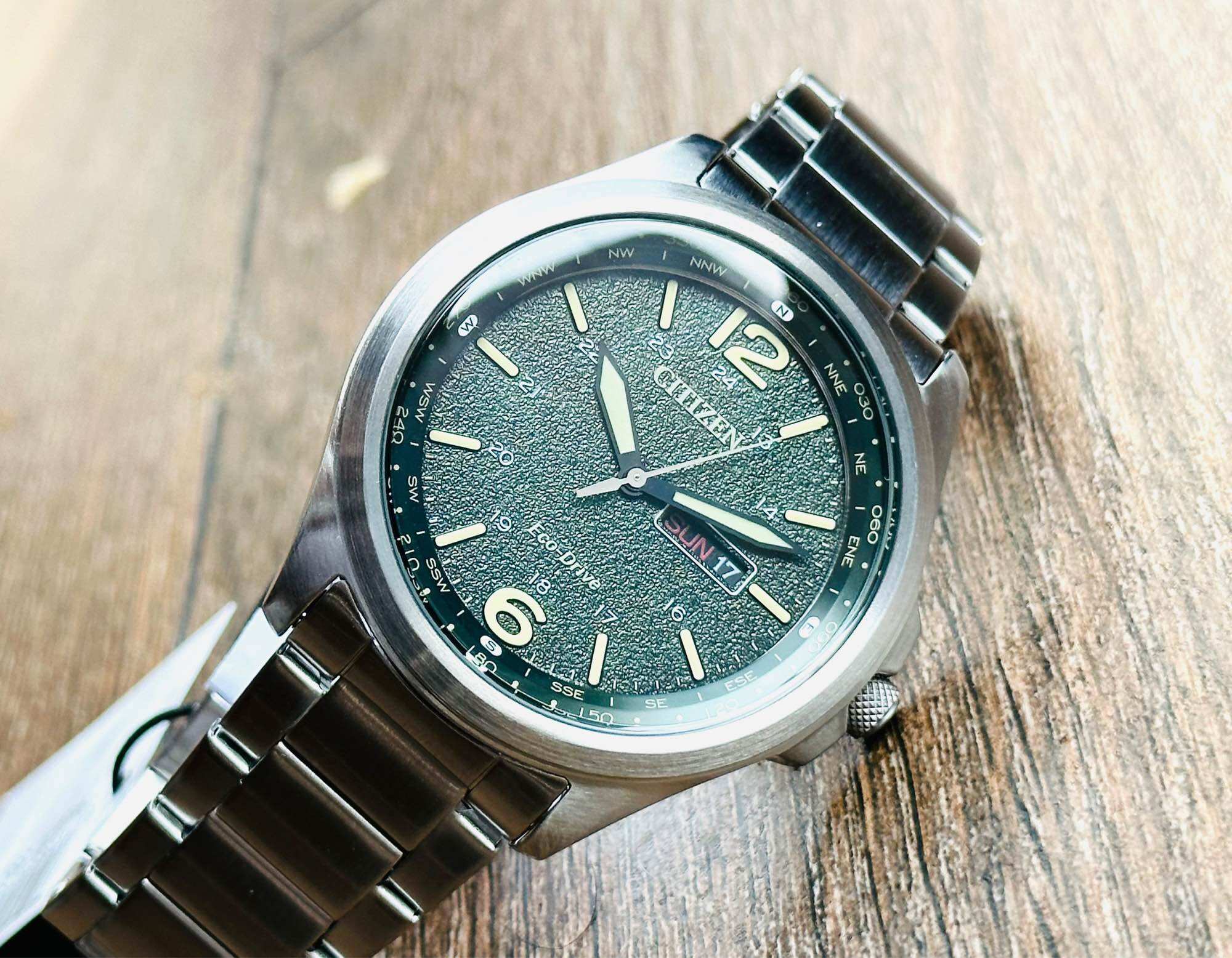 [Tặng Gói Bảo Hàng Vàng] ĐỒNG HỒ NAM CHÍNH HÃNG Citizen Eco-Drive Men's Calendar Green Compass Dial Sport AW0110-58X