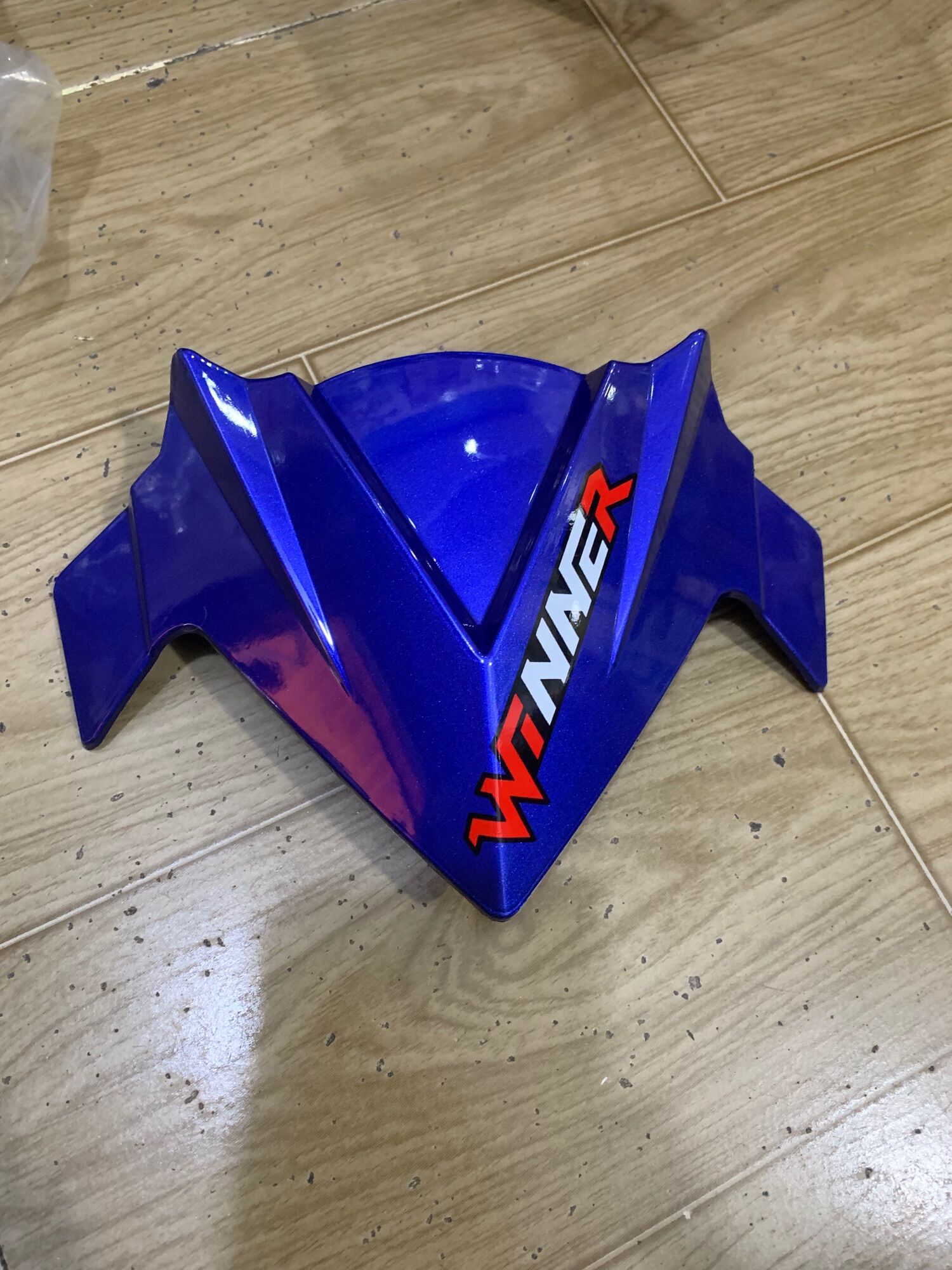 Chắn gió xe winner v1 màu xanh đậm