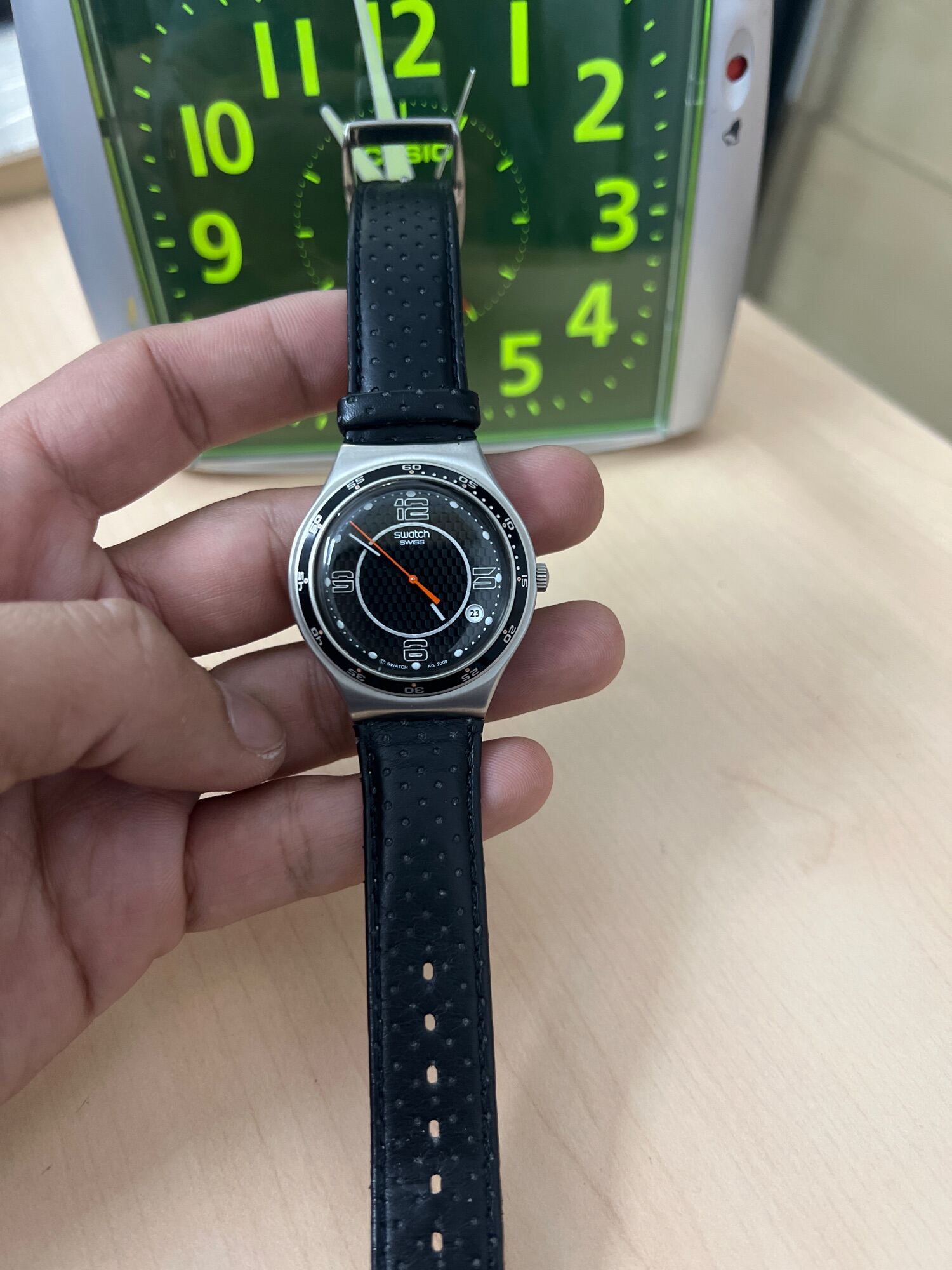 Đồng hồ Swatch Wiss Thụy Sĩ, size 37.5mm, mặt đen có 1 ô lịch