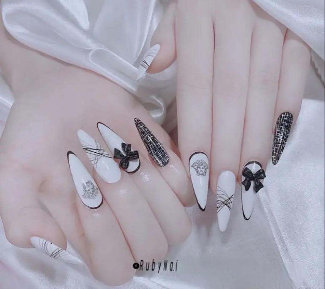 Nail box Nuna móng úp thiết kế móng tay màu đen vẽ viền gương đính hạt đá |  Shopee Việt Nam
