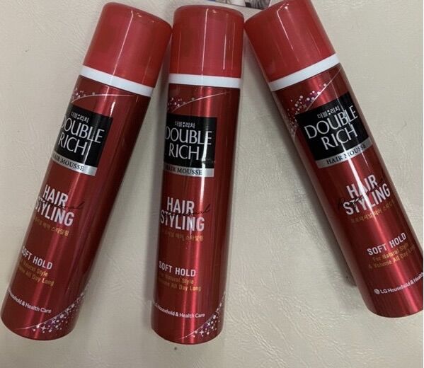 Bọt tạo kiểu tóc Double Rich dùng để tạo kiểu tóc giúp giữ nếp tóc xoăn, bọt vuốt lên những tóc xoăn có sẵn