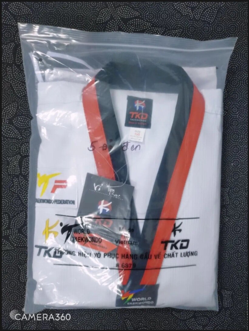 Võ phục taekwondo cổ đỏ đen vải sọc