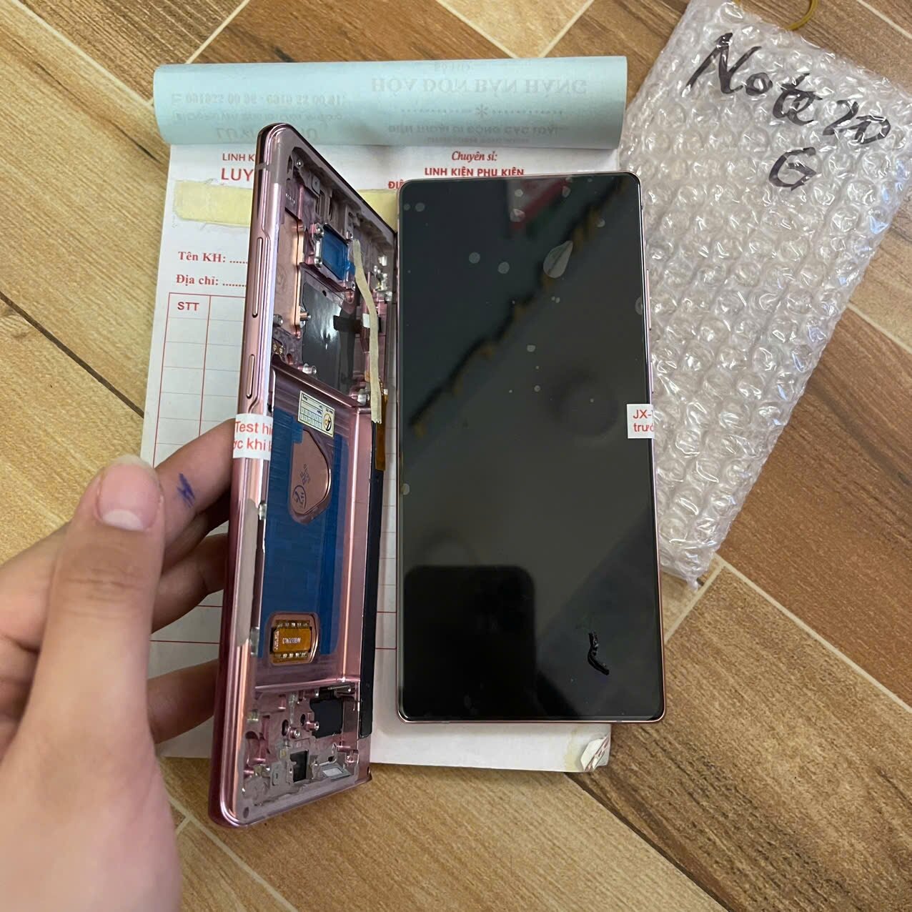Màn hình samsung note 20 có khung