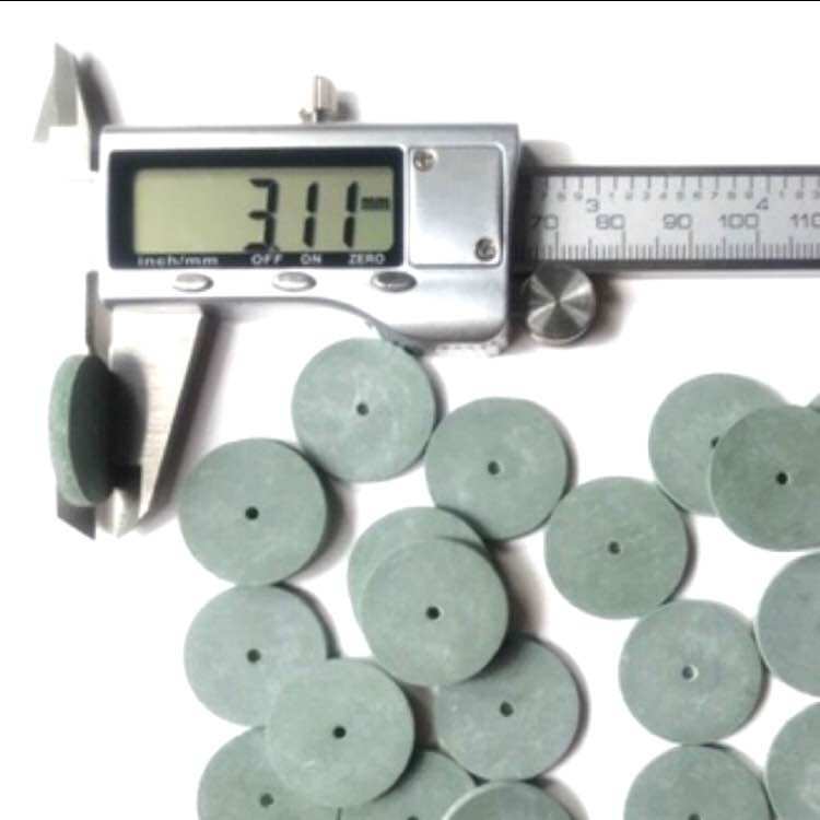 Đĩa cao su đặc đánh bóng 22mm lỗ vít 2mm
