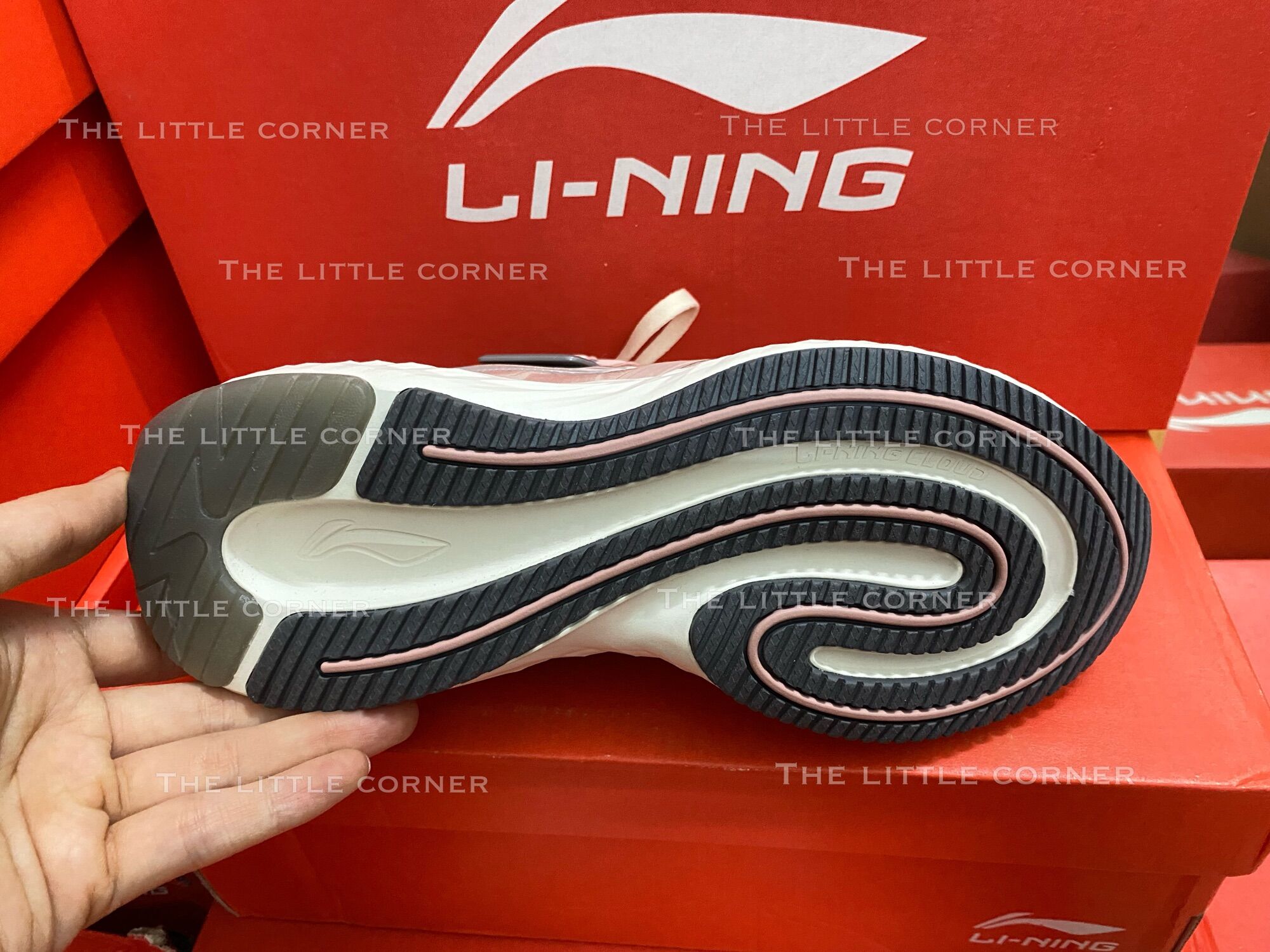 Giày thể thao chạy bộ chống thấm nước Lining AGLR234