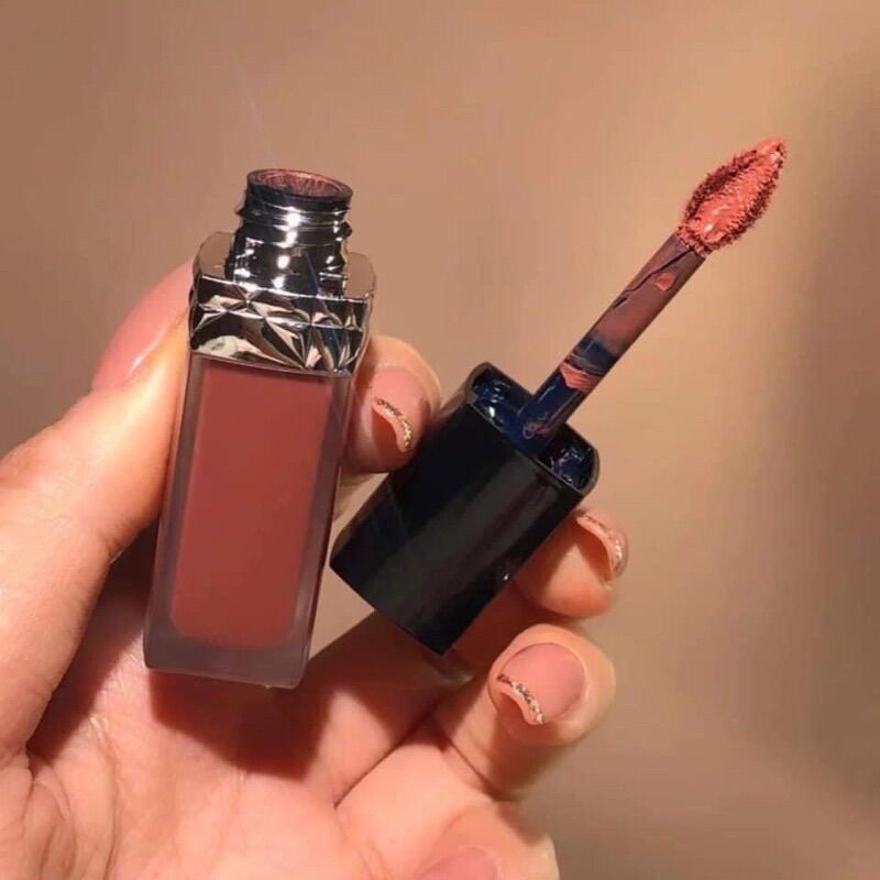 Son Kem Dior 820 Forever Unique – Màu Đỏ Đất