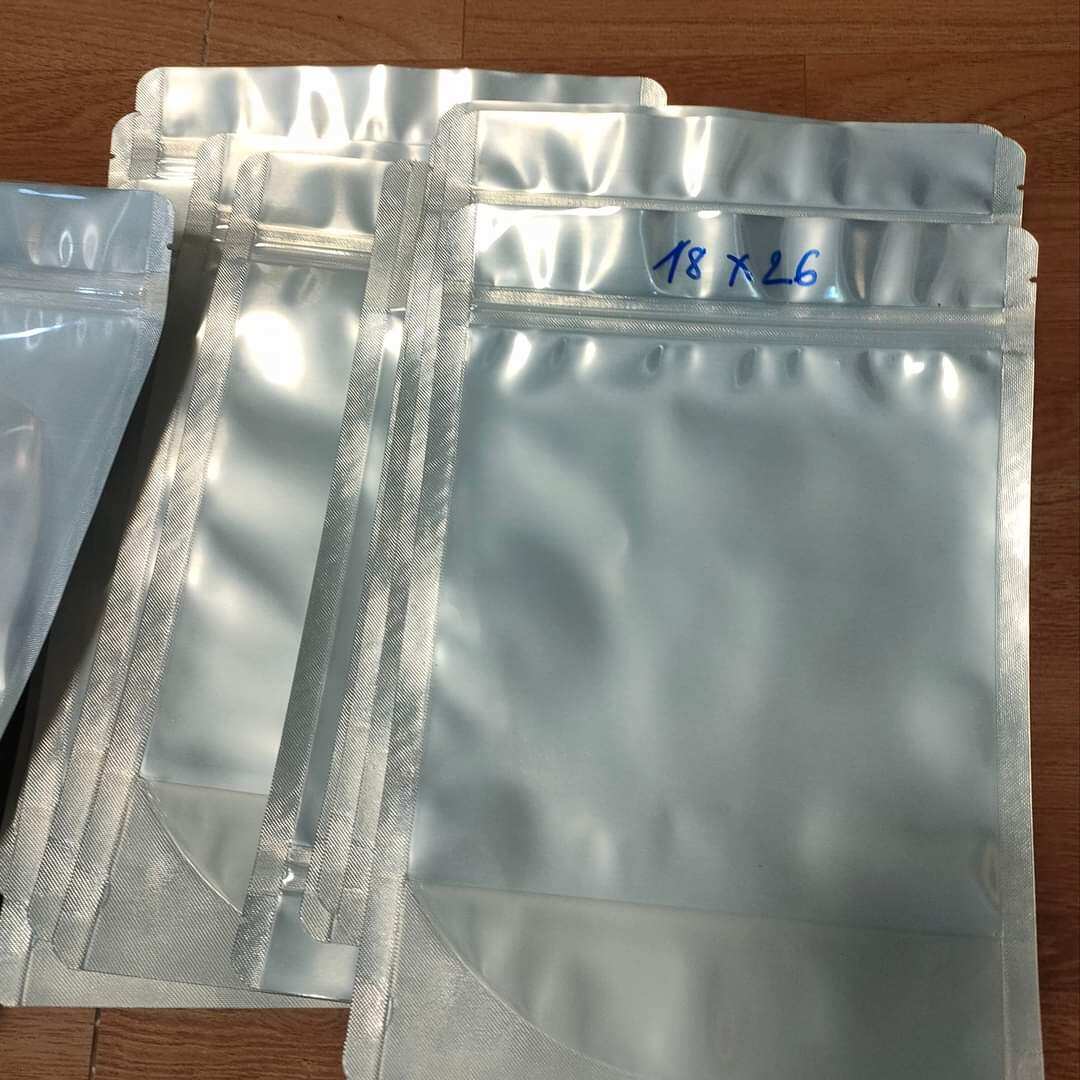 1kg túi zip bạc loại 1 đáy đứng.