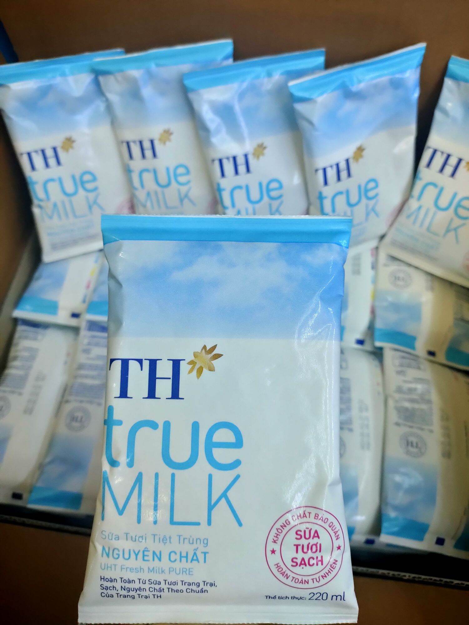 Combo 10 bịch TH true milk nguyên chất 220ml