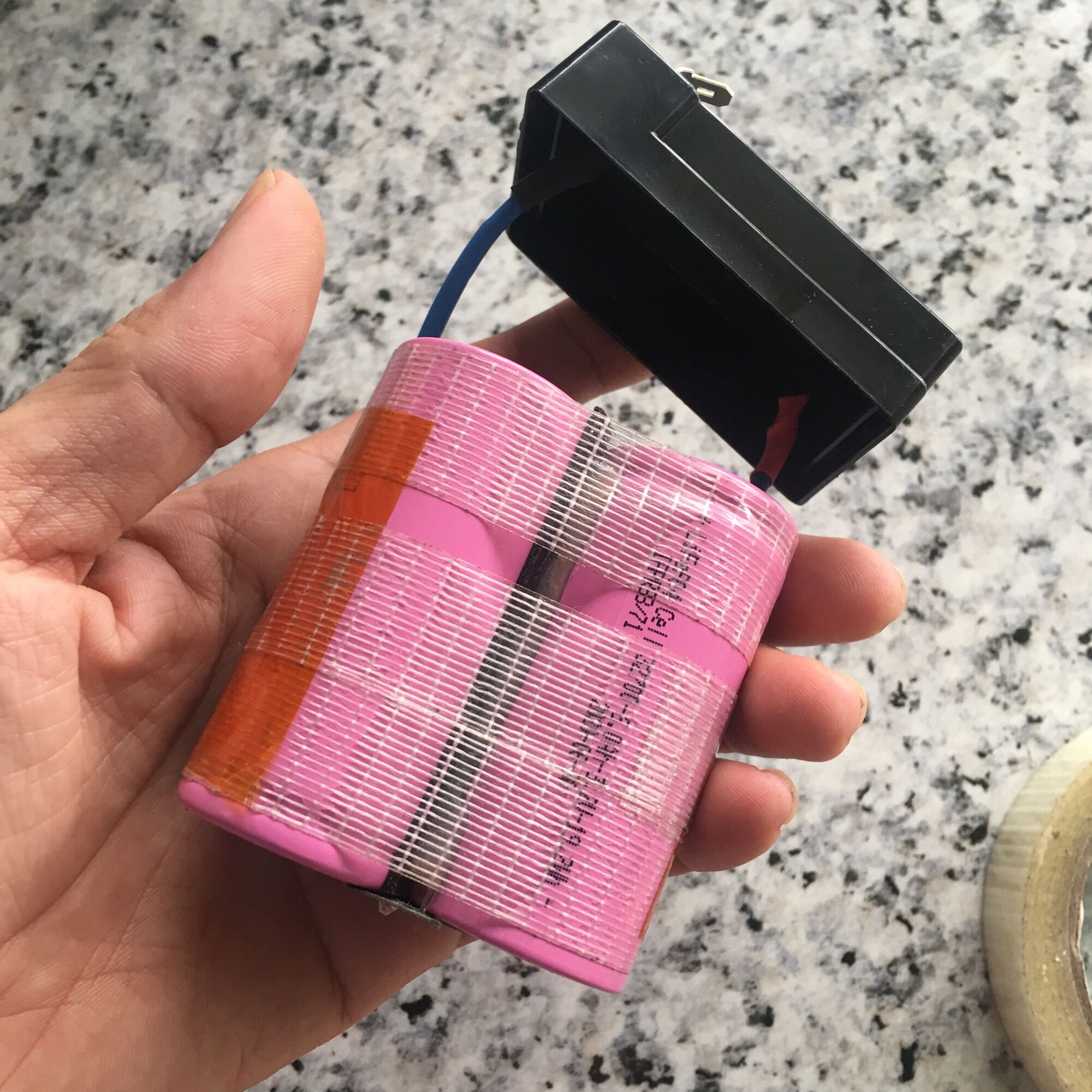 Bình pin lithium 6V 6Ah thay thế cho đèn sạc, quạt sạc, xe điện trẻ em, cân điện tử, đèn thoát hiểm...