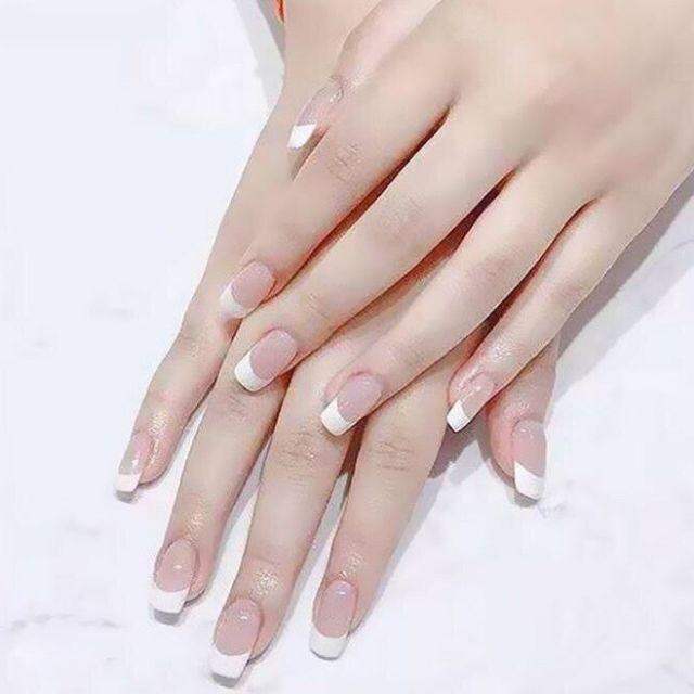 Bộ 24 móng tay giả viền trắng sang trọng