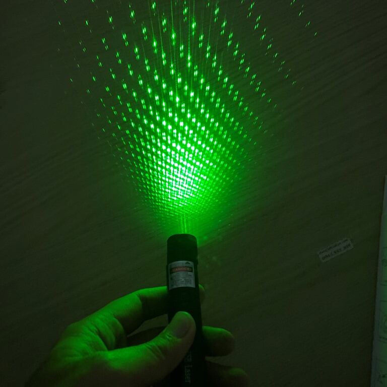 Đèn laser-bút lazer laser tia xanh / sáng chiếu xa 3km công suất lớn, đèn pin lazer tia sáng xanh 2022
