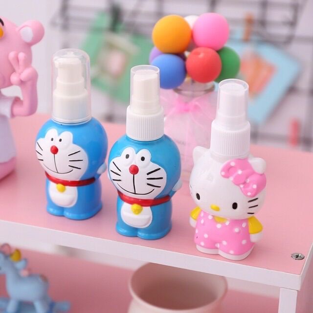 Chai xịt khoáng Hello Kitty - Doremon Doraemon