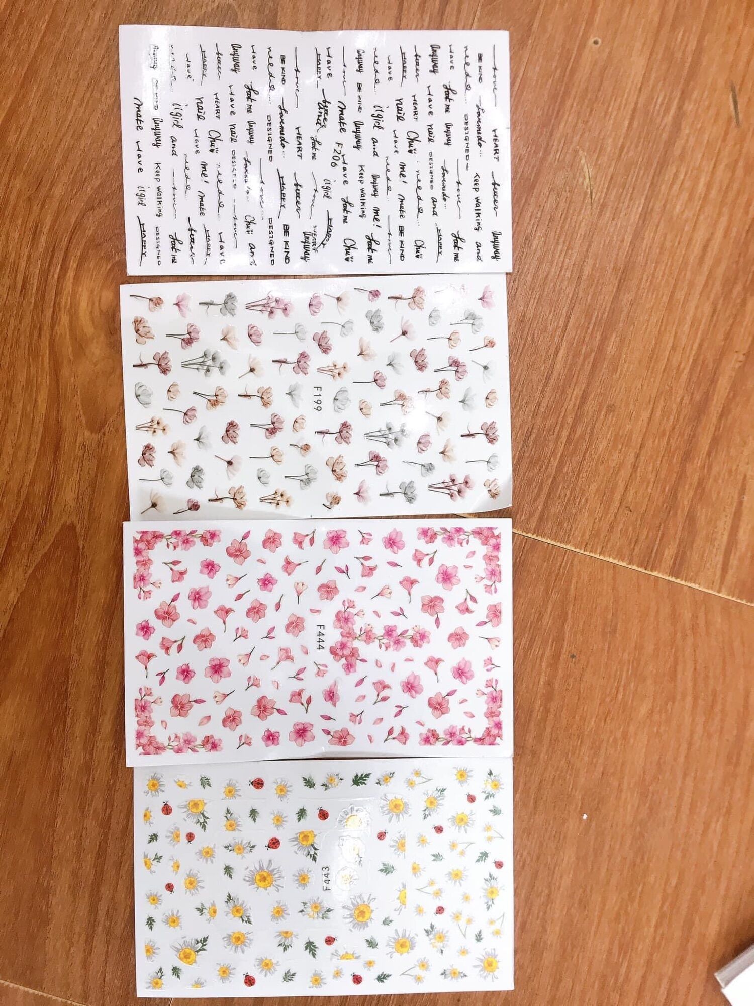 Sticker dán móng đủ màu sắc
