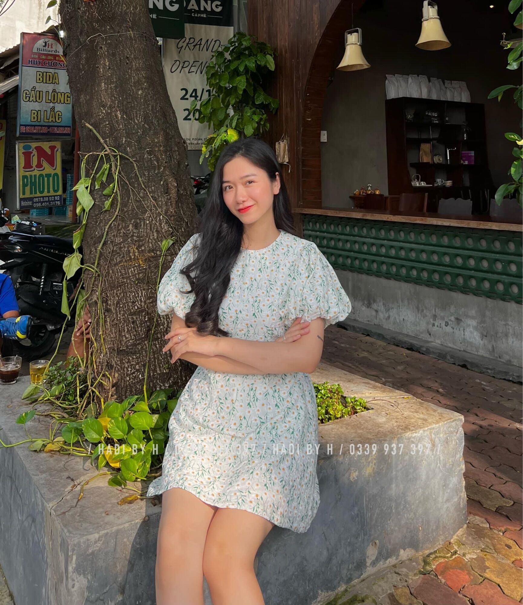 Váy hoa cúc tay phồng thắt nơ eo - Thu Hà