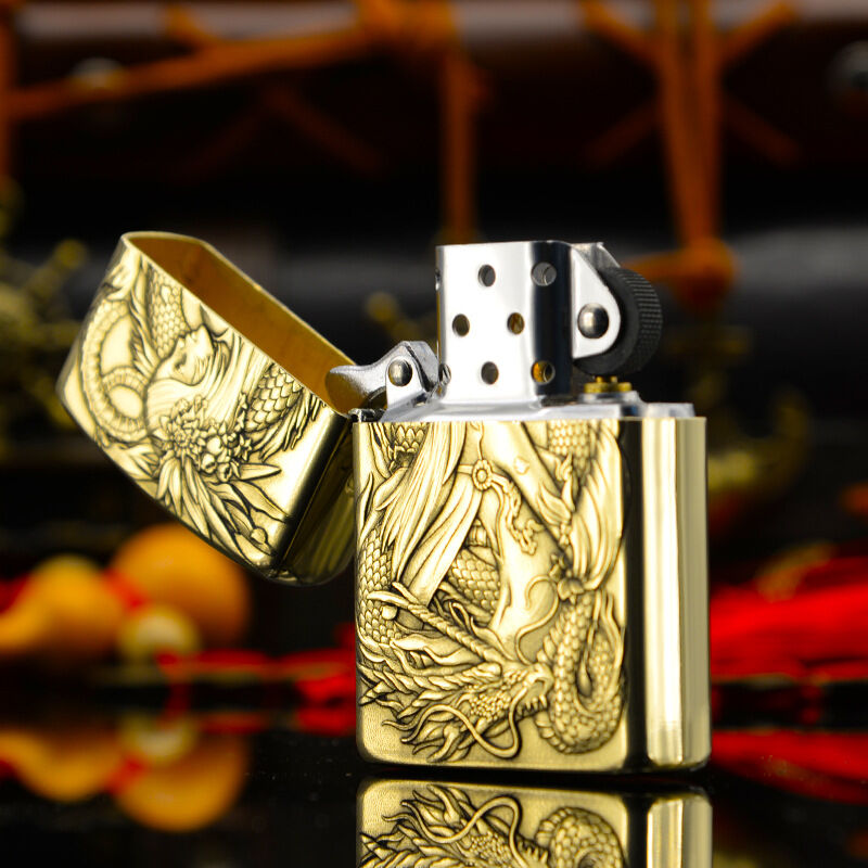 Bật lửa zorro khắc 3D 2 mặt tiểu long nữ vếu to(KHÔNG XĂNG)