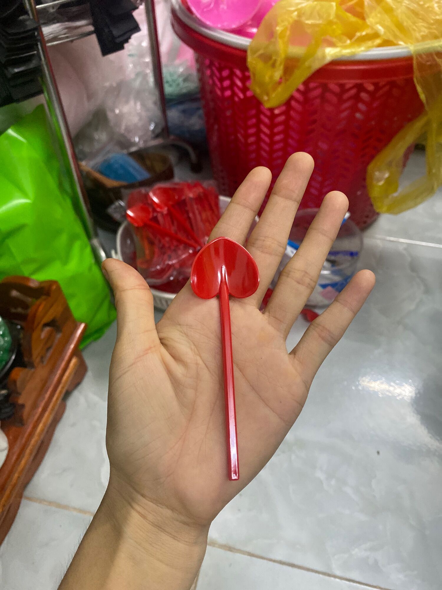 Combo 100 xẻng màu đỏ