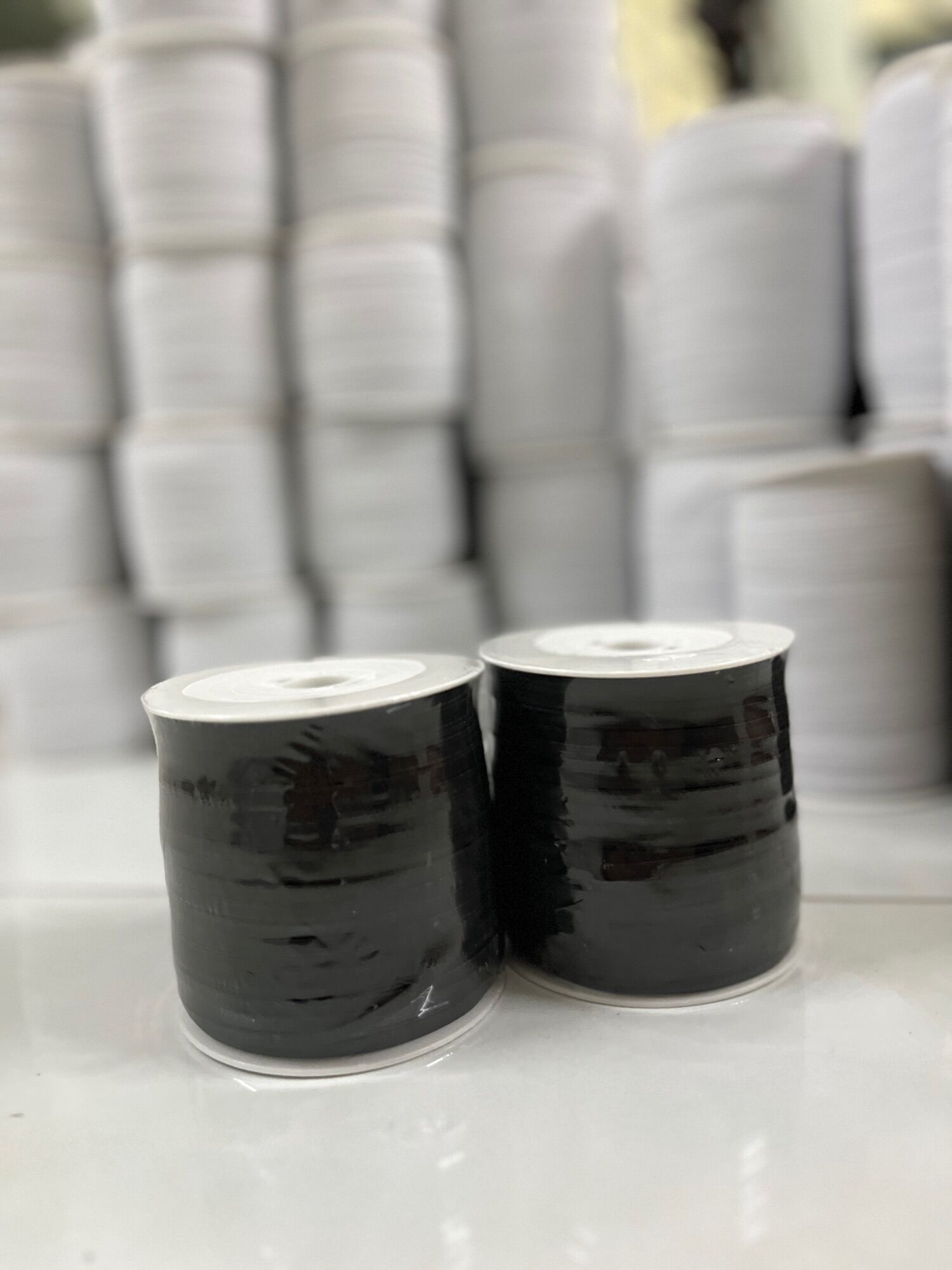 Thun 3li màu đen nắp trắng cuộn dài 100m hàng đẹp chuẩn