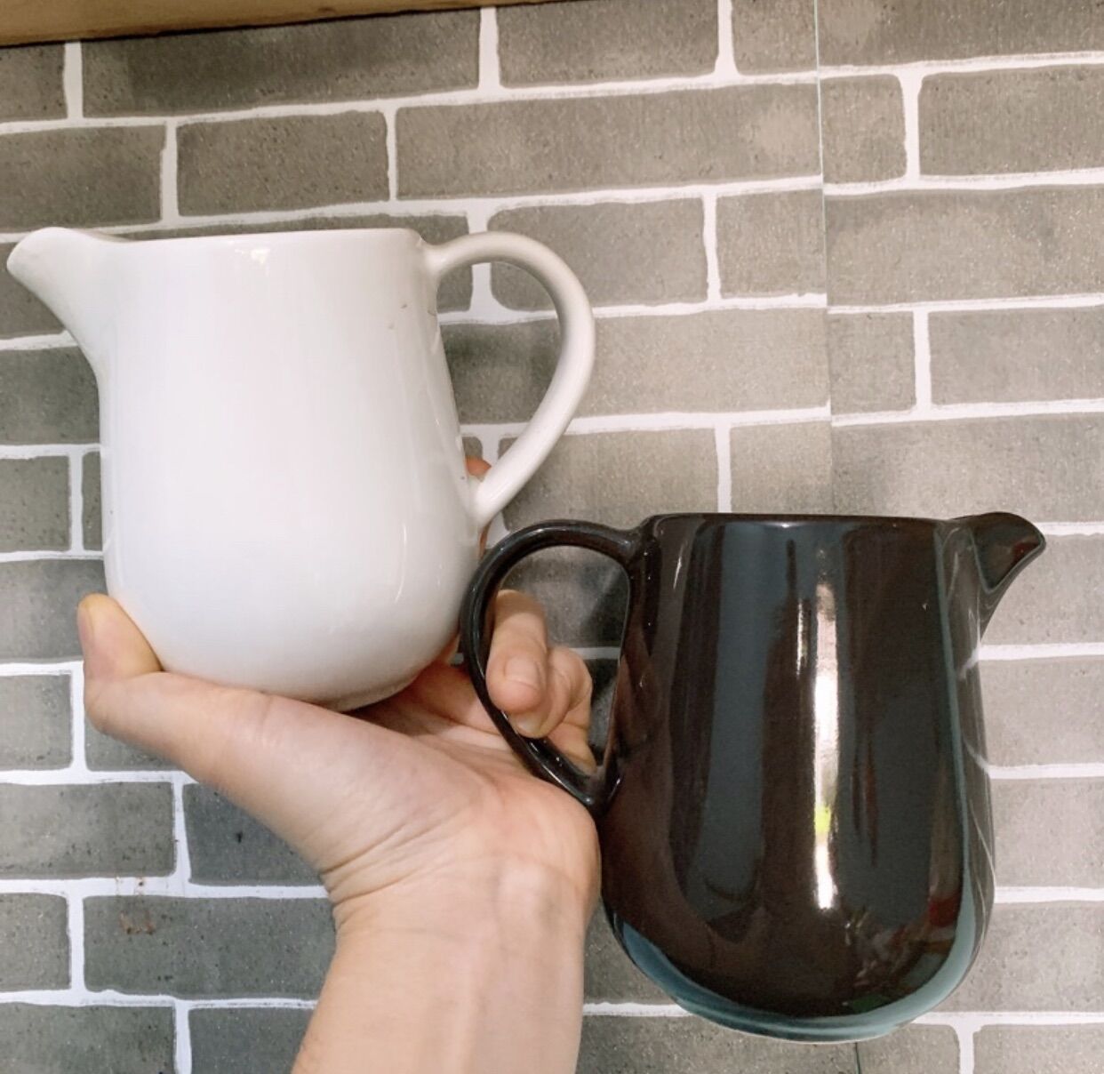Bình rót trà bằng gốm sứ