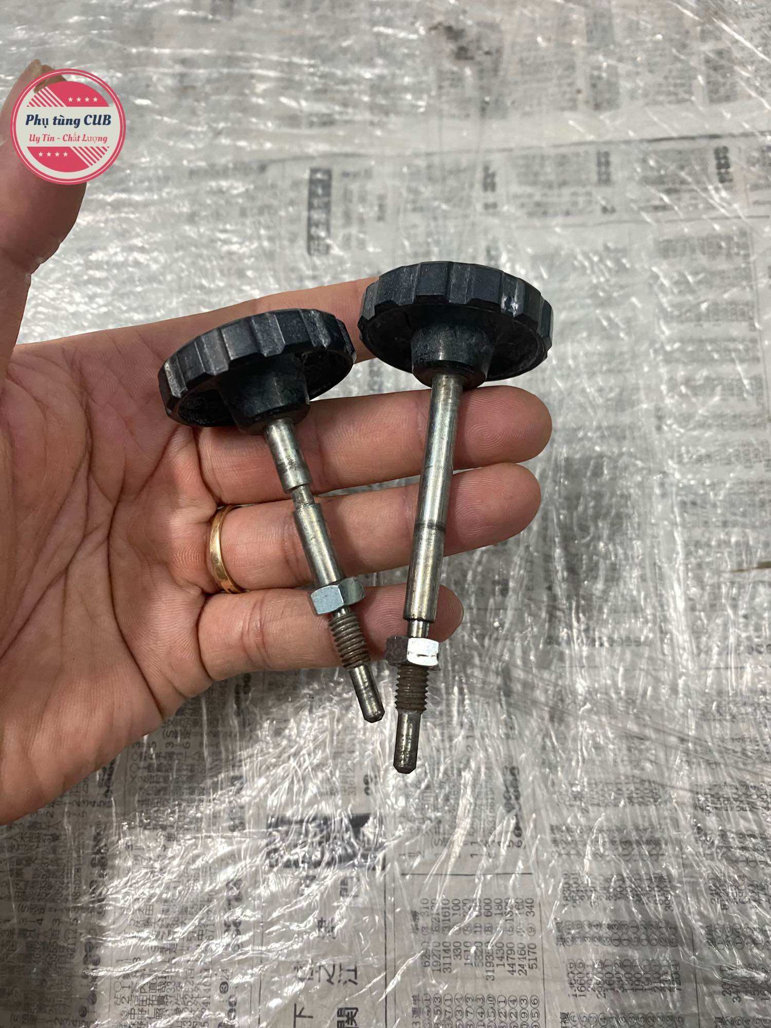 Cặp ốc cốp xe cub 78 zin rã xe ( sử dụng được 81-82 )