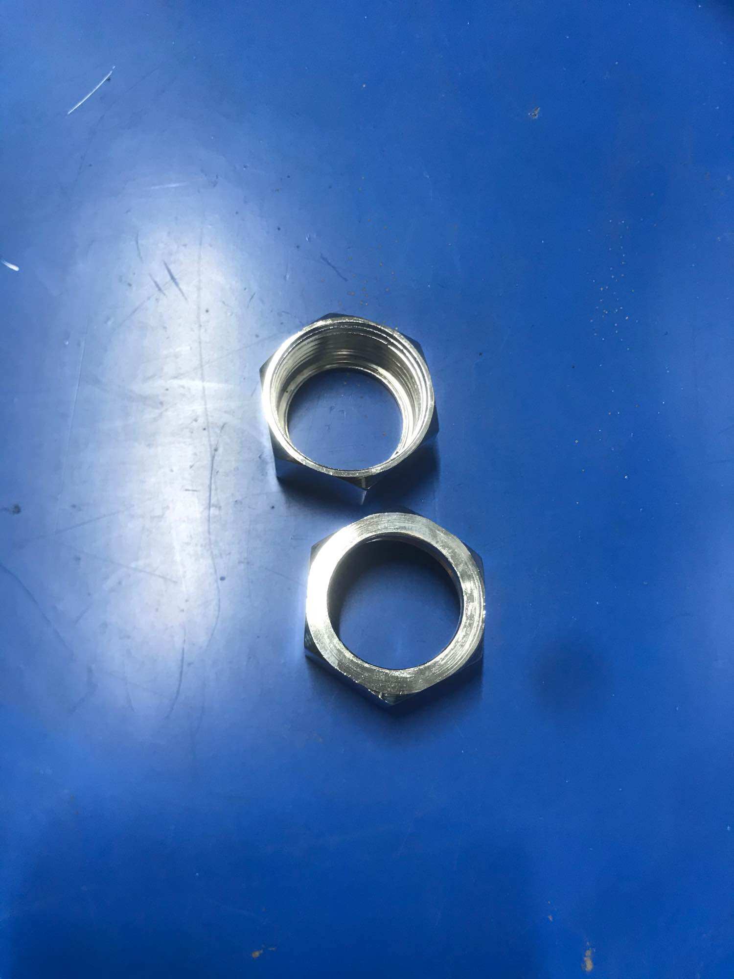 Ốc chân sen tắm, 1 chiếc