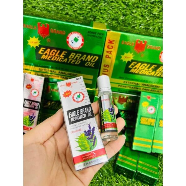 (Chính Hãng) Dầu Gió Xanh Con Ó Dạng Lăn Eagle Brand 12ml