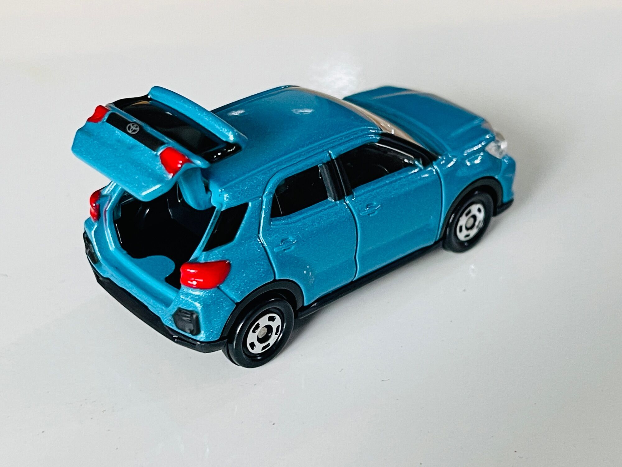 Hobby Store xe mô hình Tomica Toyota Raize