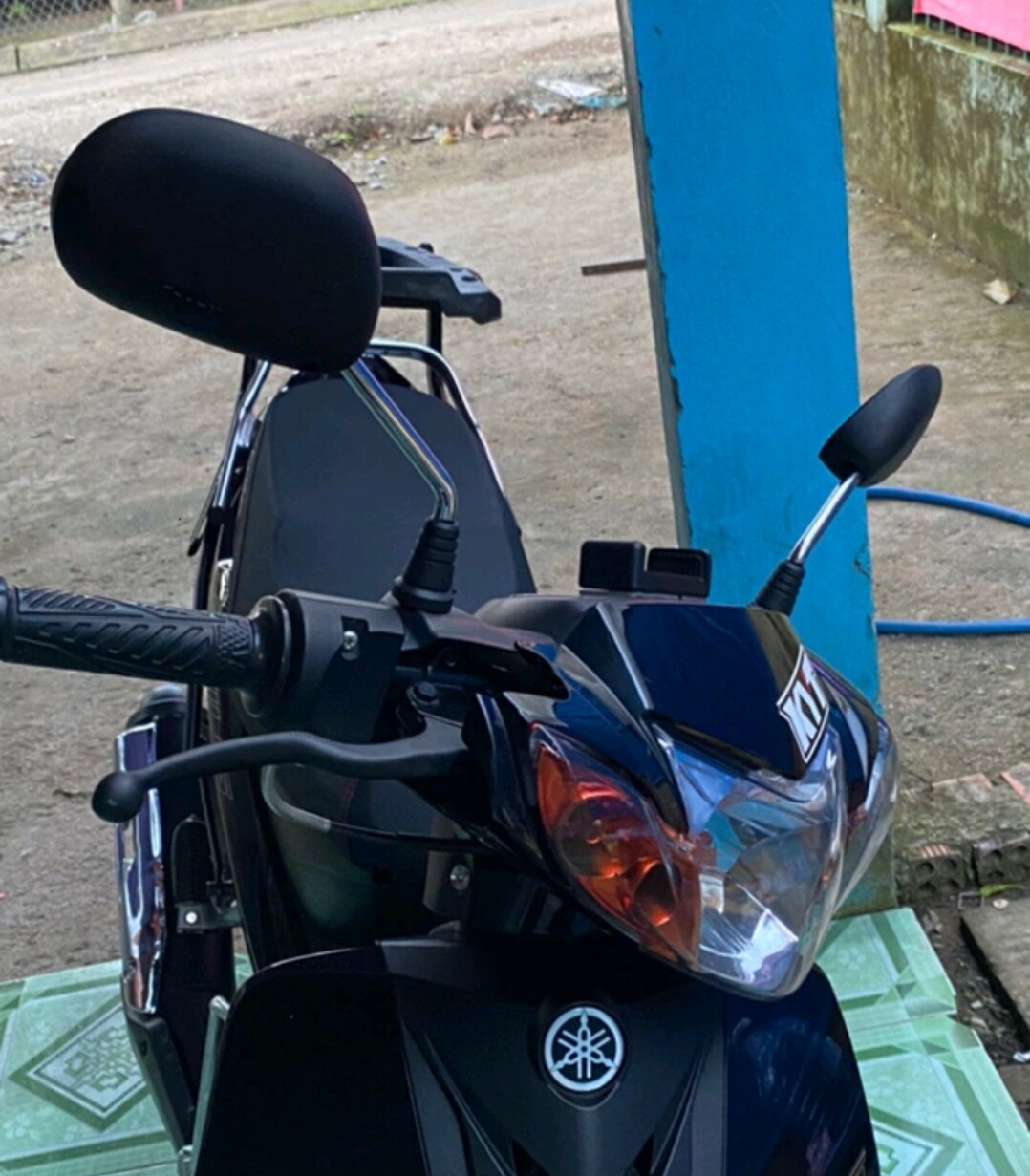 Cặp gương chiếu hậu YAMAHA SPARK màu đen.