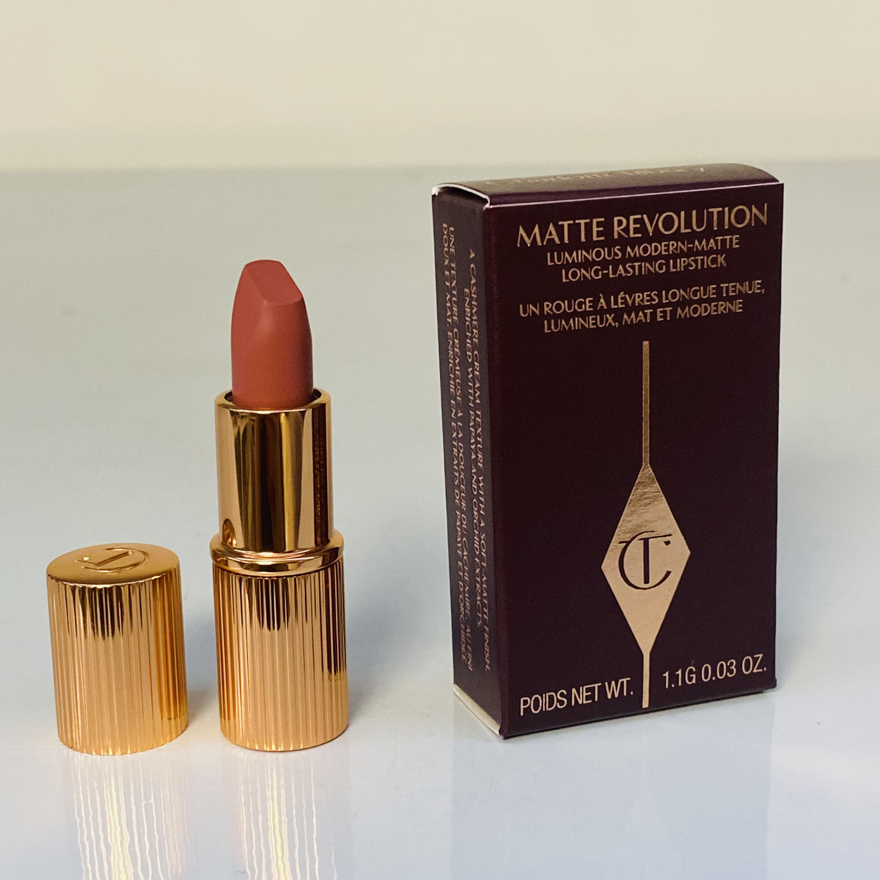 Son môi Charlotte Tilbury CT Matte Revolution Mẫu nhỏ dưỡng ẩm và lâu dài cho mọi loại da