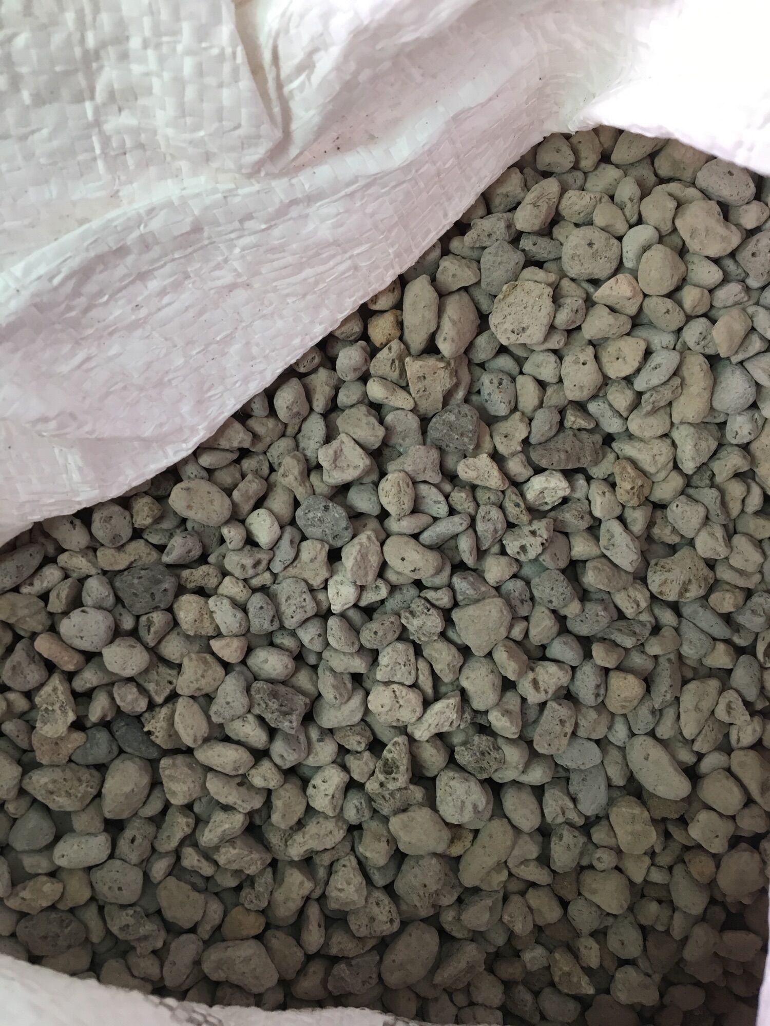 Đá pumice Indonesia size 5-8mm-1kg dùng để trồng địa lan, phong lan, trồng xương rồng và các loại cây mọng nước,...rất tốt ược nhiều nhà vườn lan, bonsai, hoa cảnh trên thế giới ưa dùng