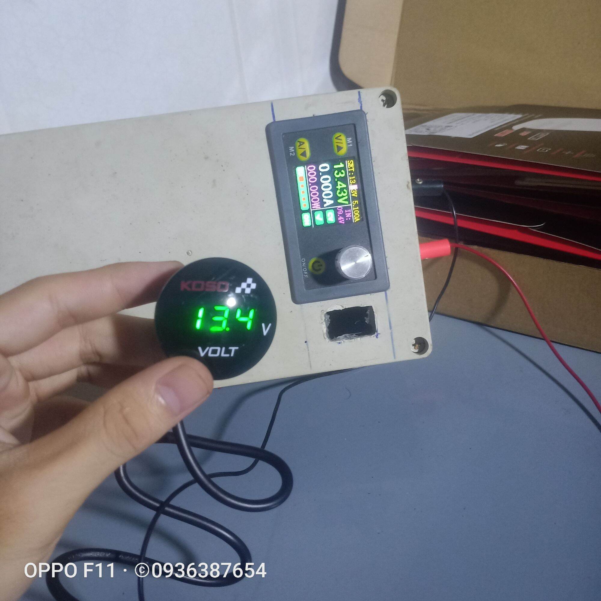 Đồng hồ đo vol KOSO kiểu tròn