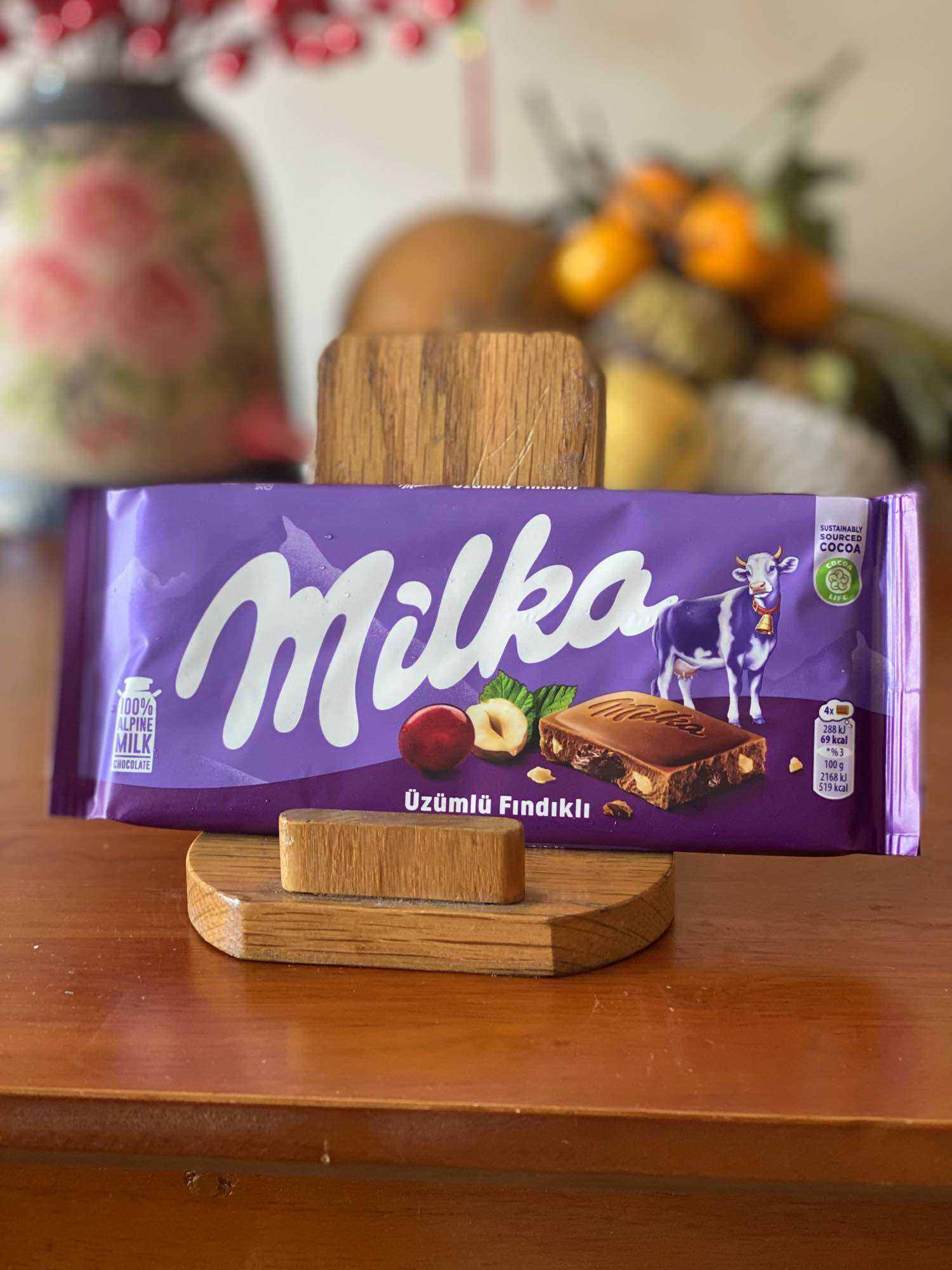 Socola Milka Raisins & Hazelnuts Chocolate
