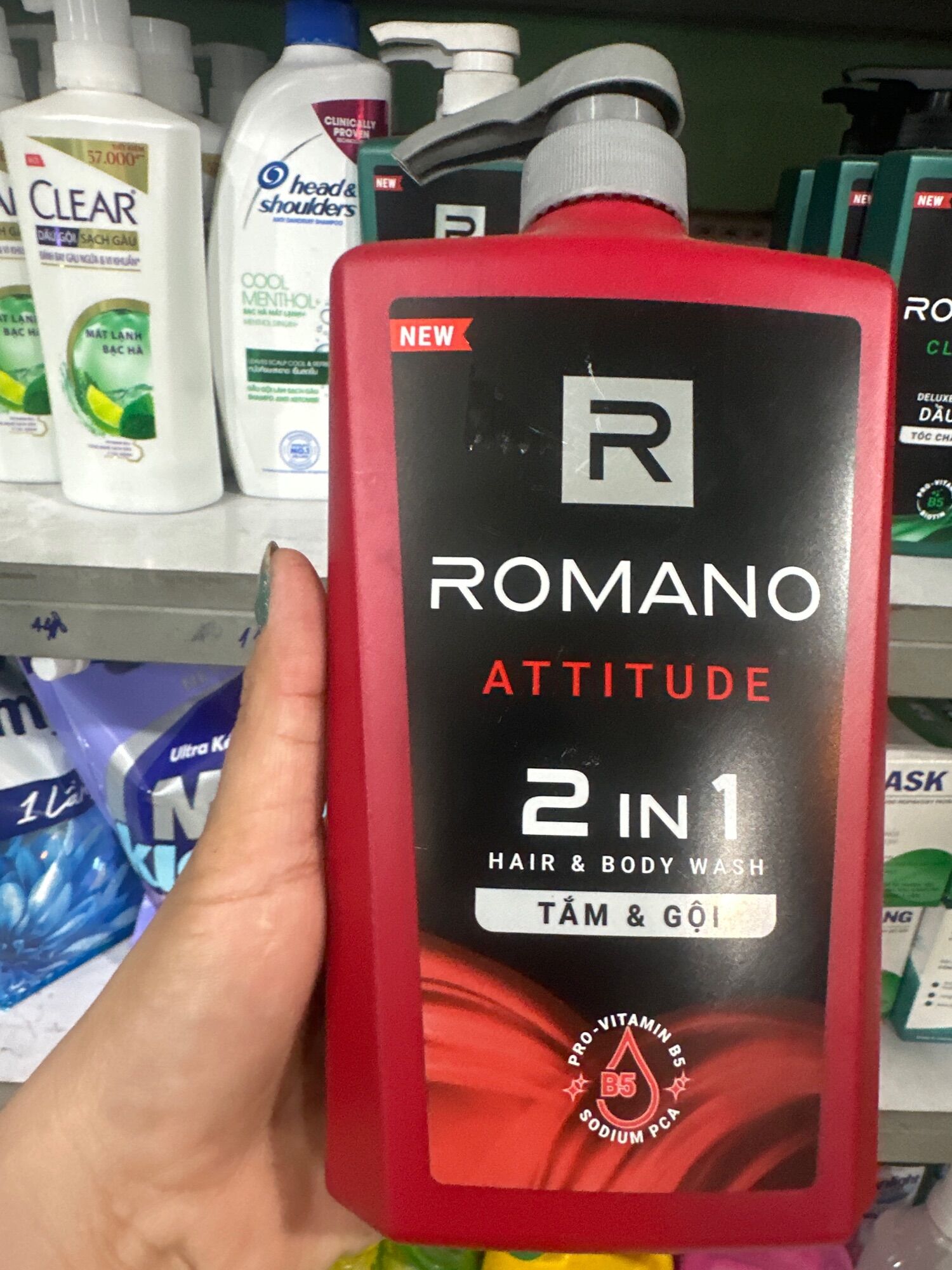 Romano 2in1 Tắm và gội 650 hương Attitude