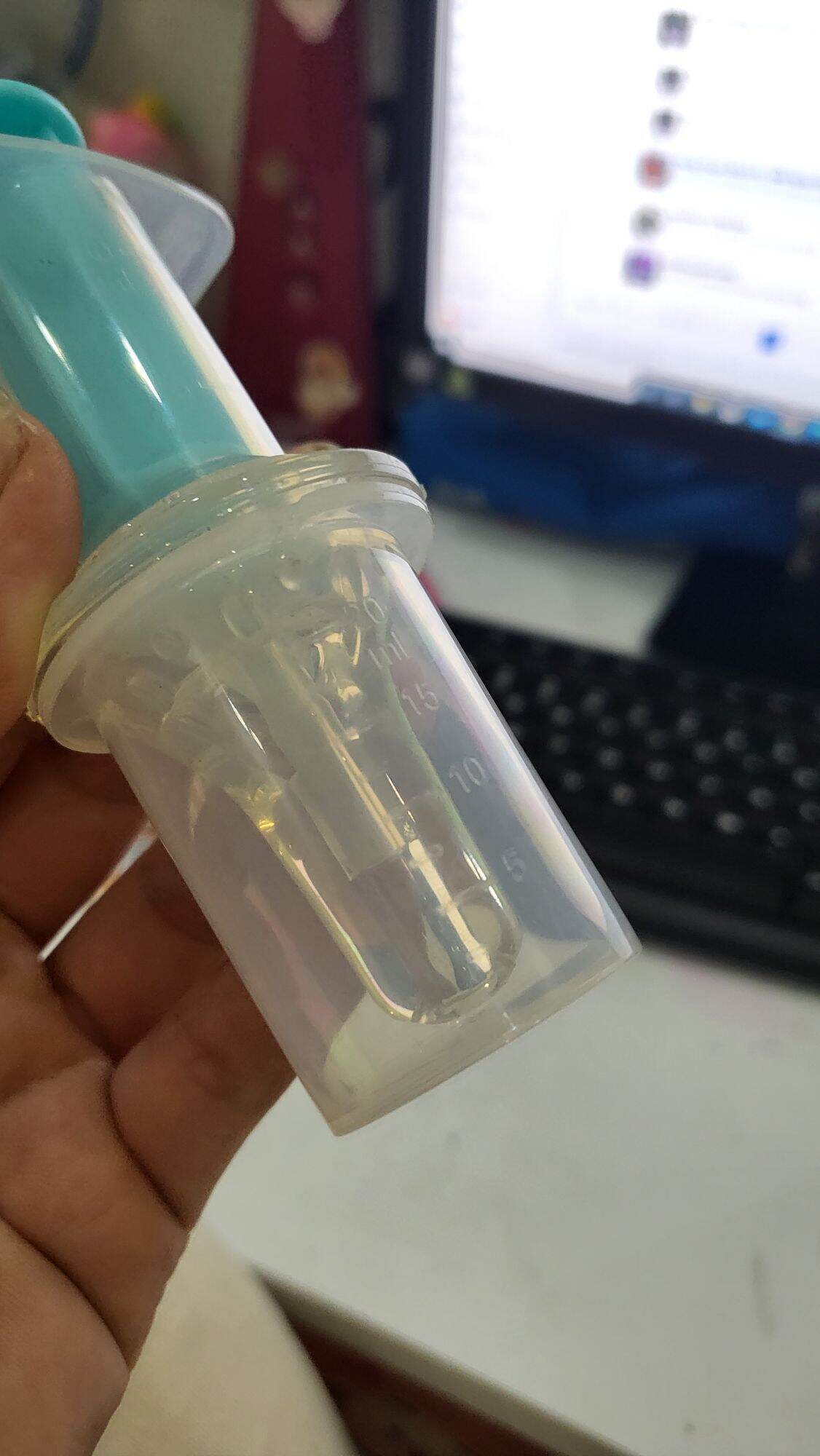 Cylinder for Giving Medicine to Children (Randomly)