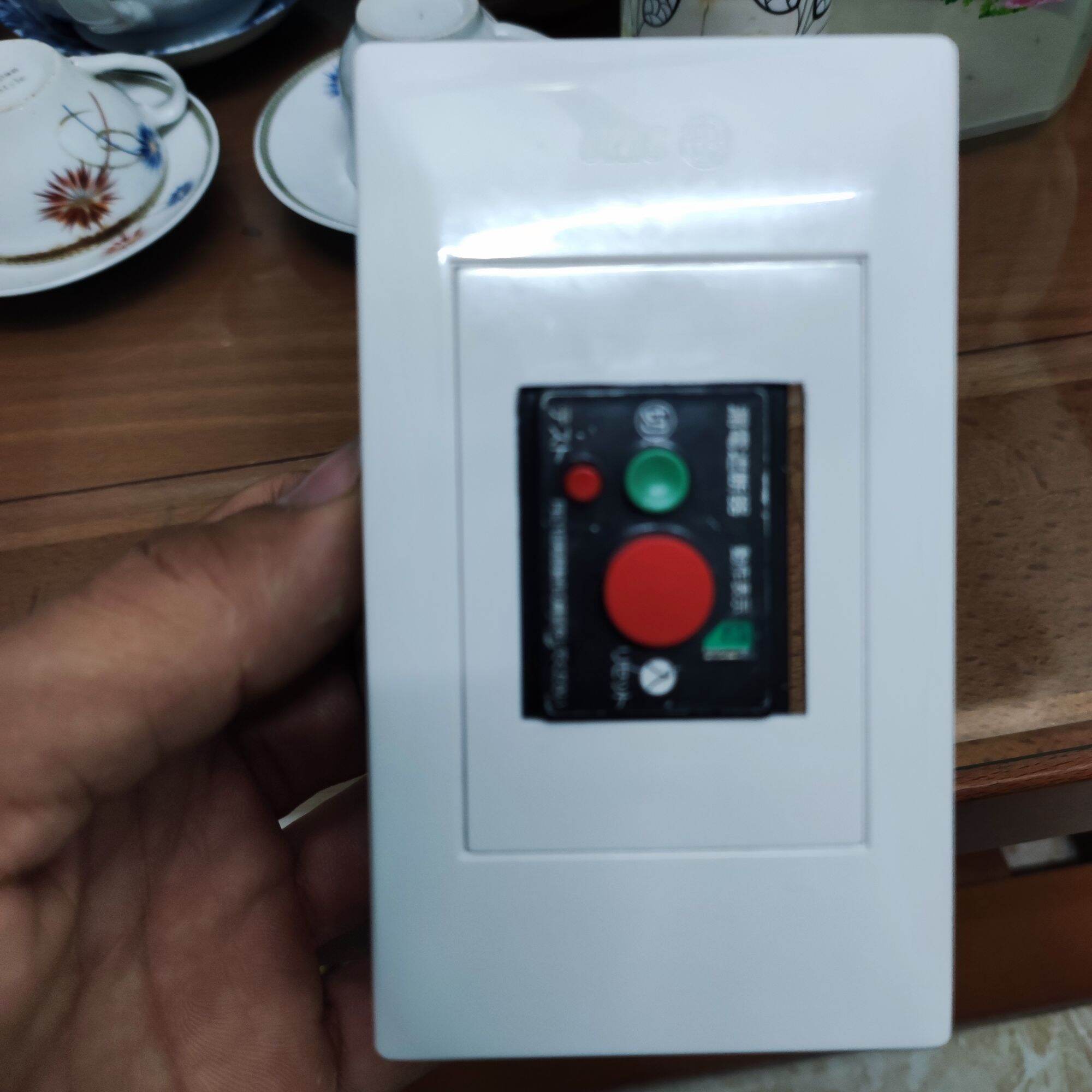 công tắc chống giật 15a dòng rò 15ma lắp ổ cắm nóng lạnh 30lit/ 1p 3kw ok