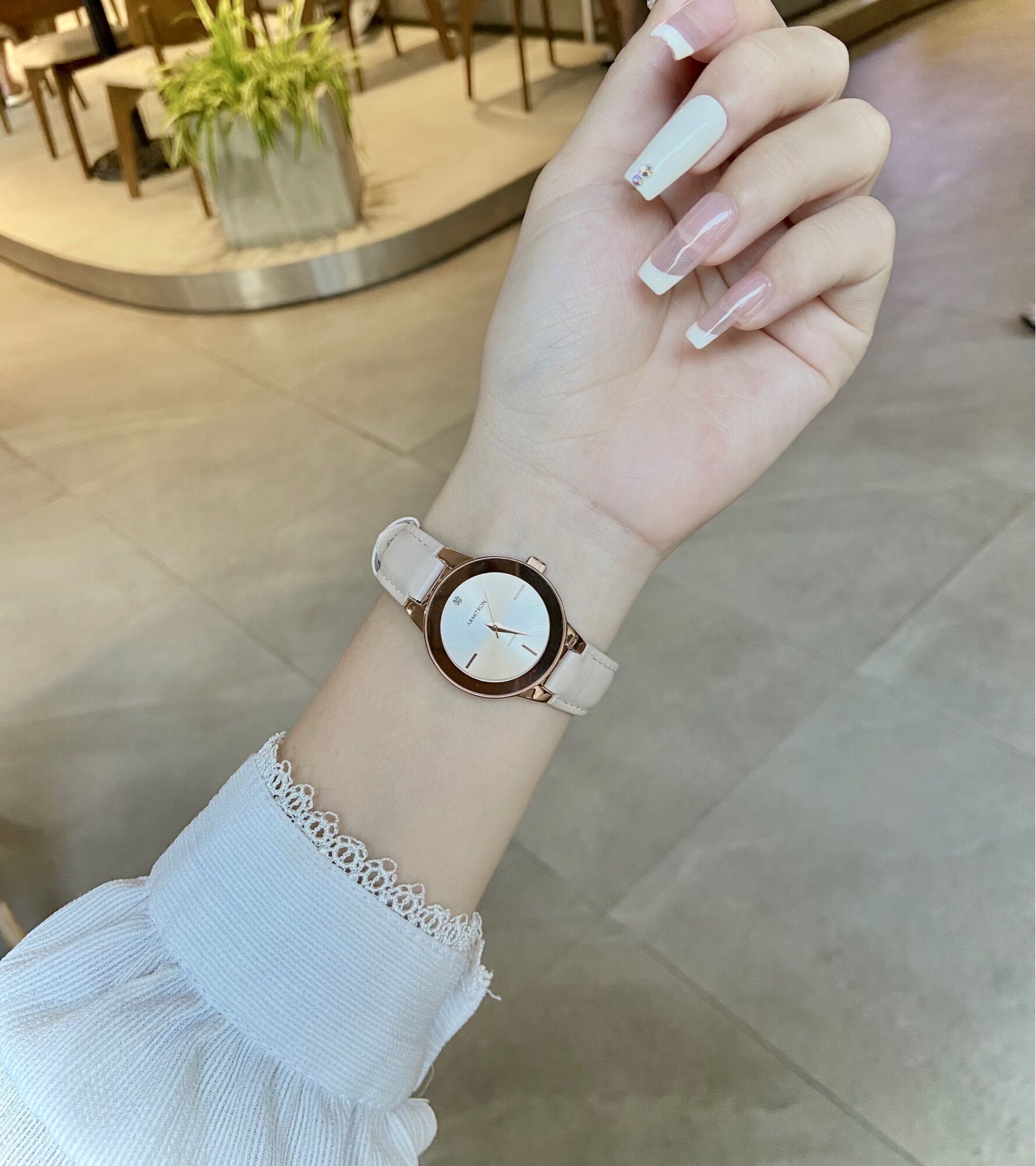 Đồng hồ nữ Armitron dây da, size 30mm