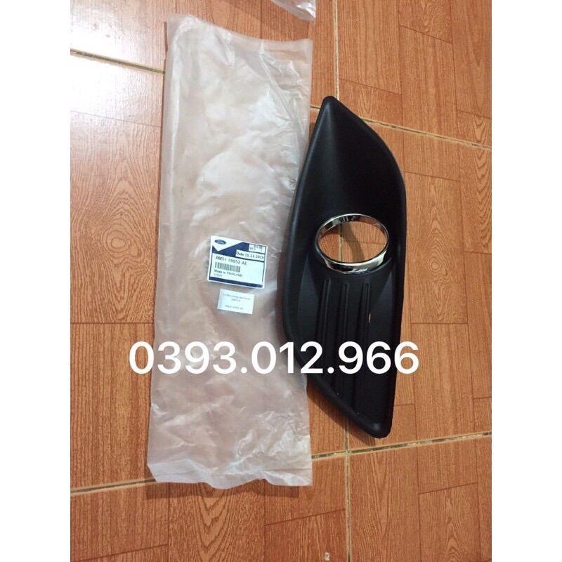 ỐP ĐÈN GẦM FORD FOCUS